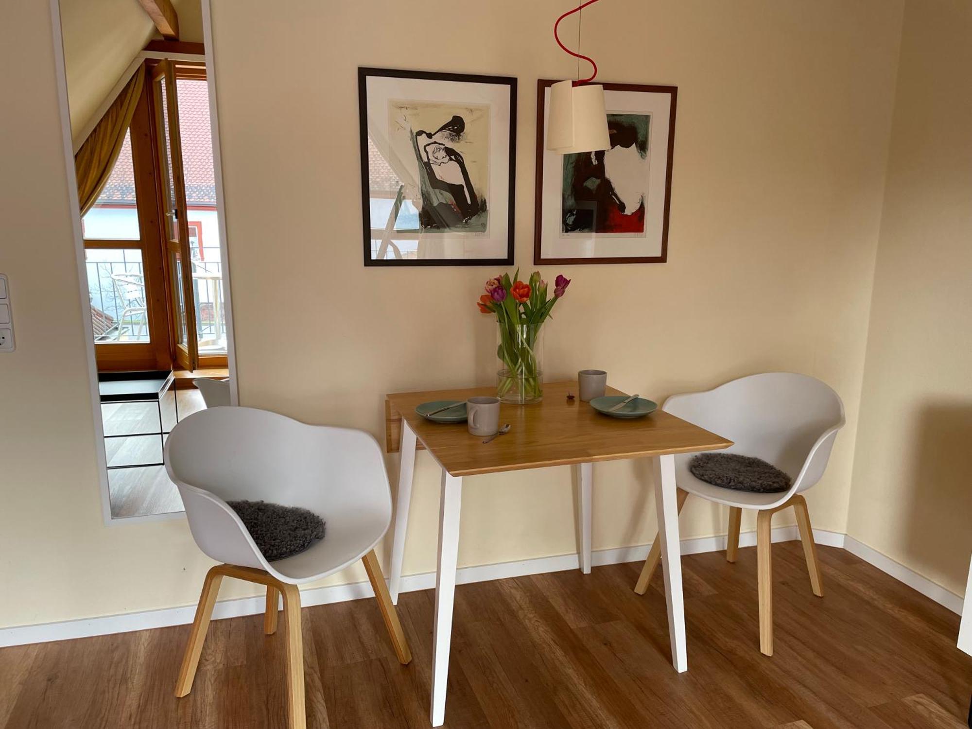 Apartment mit Balkon