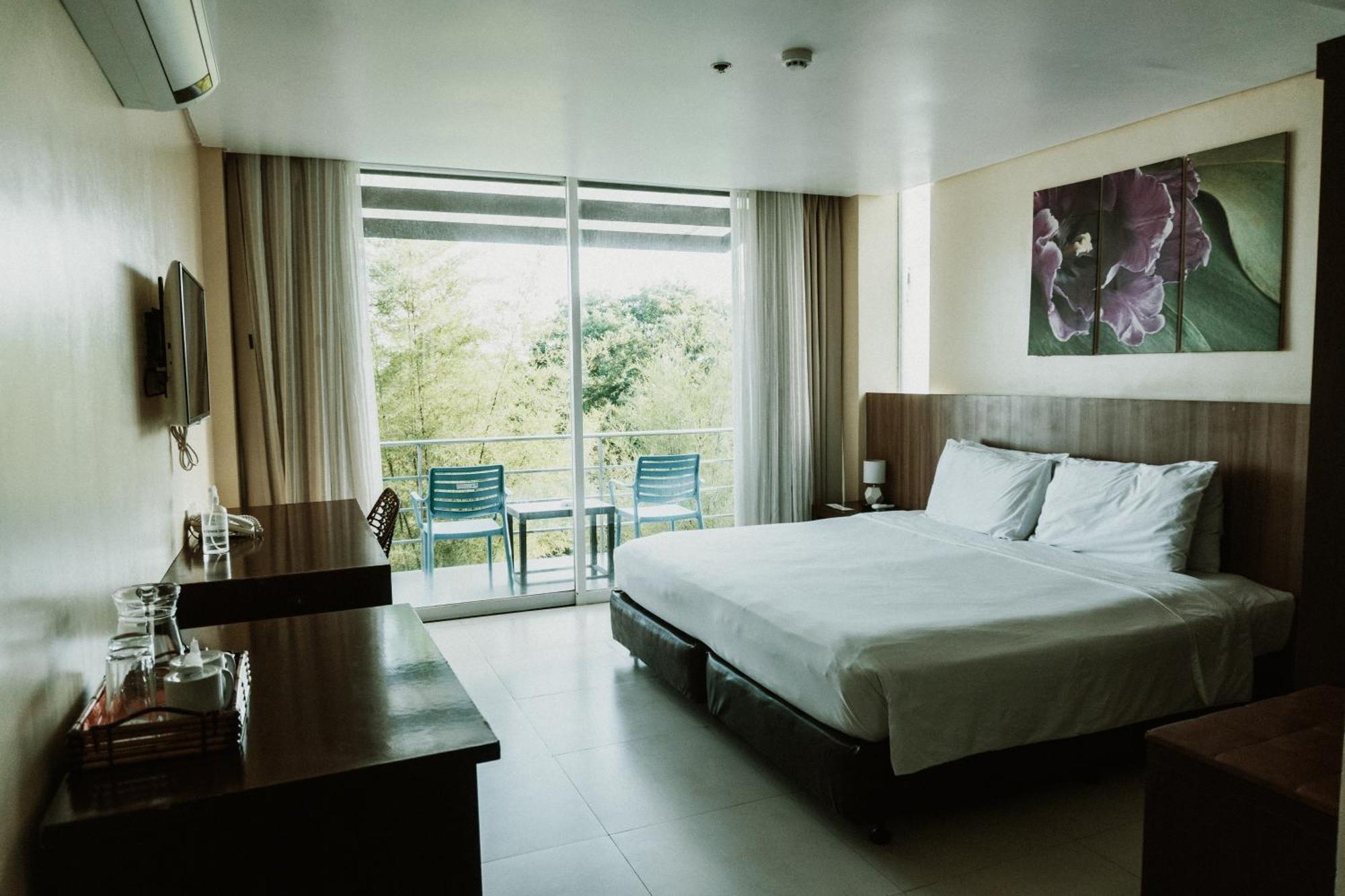 Deluxe Ocean Suite