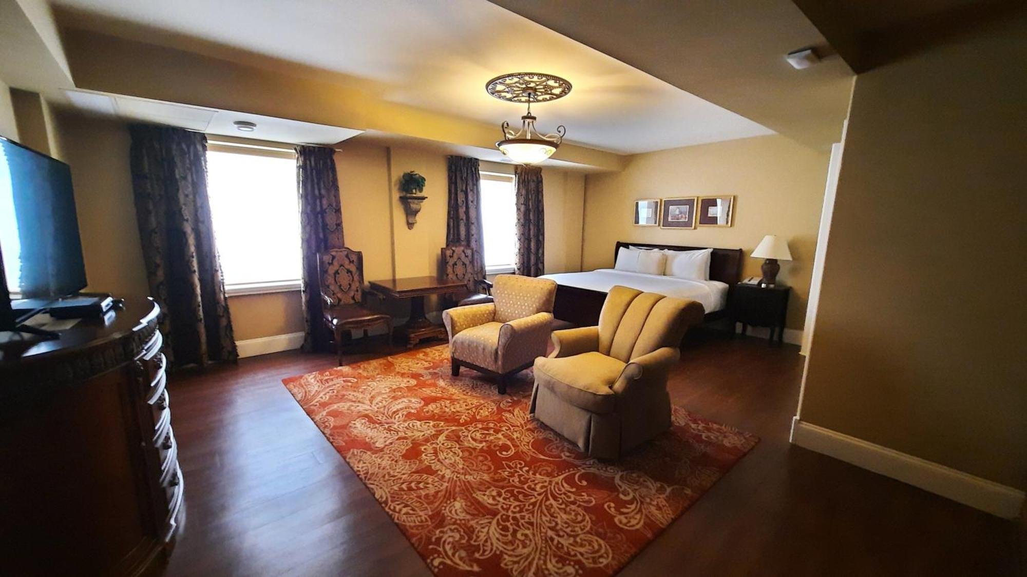 Deluxe King Suite,1742881665:JPEG