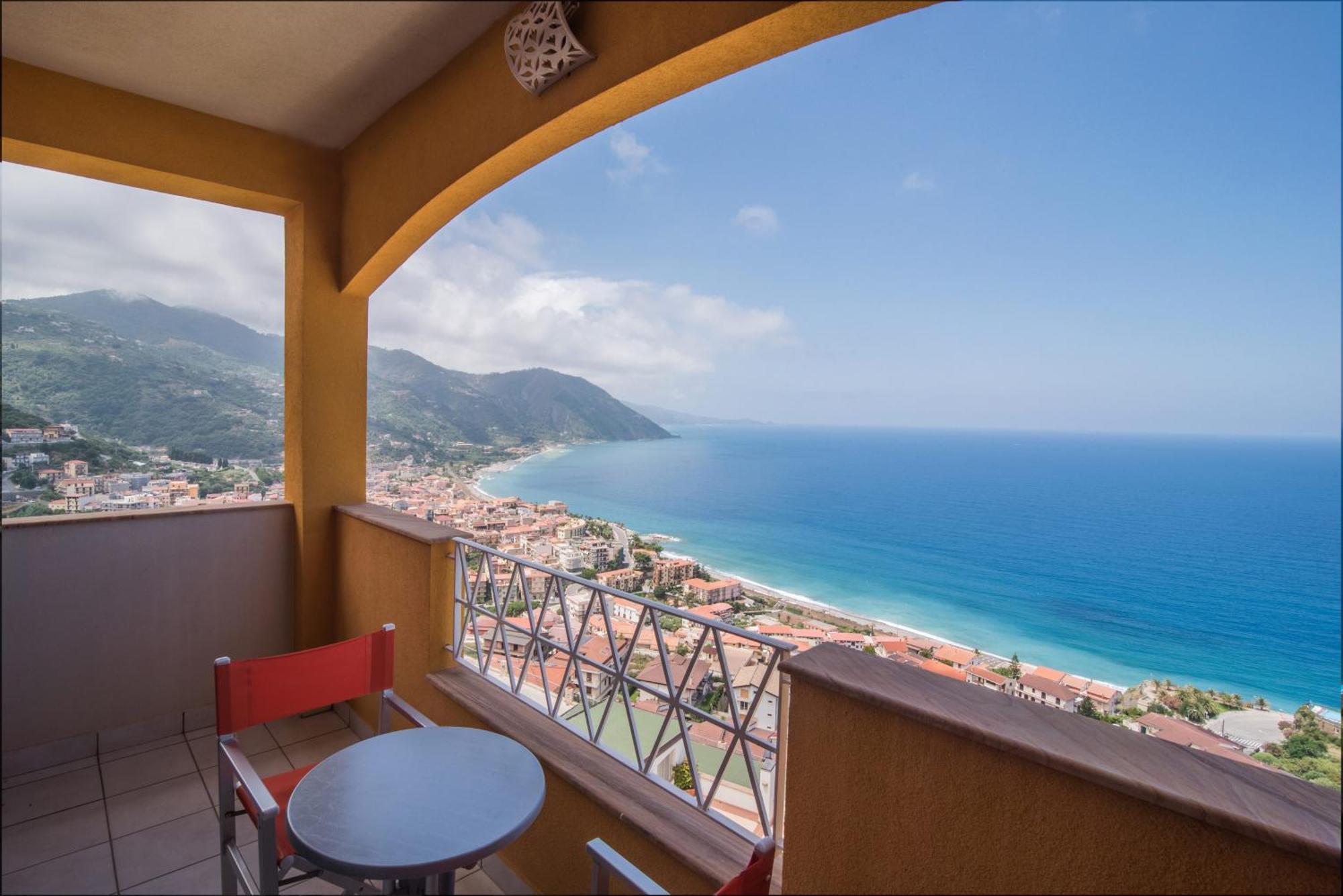 Double or Twin Room Sea View