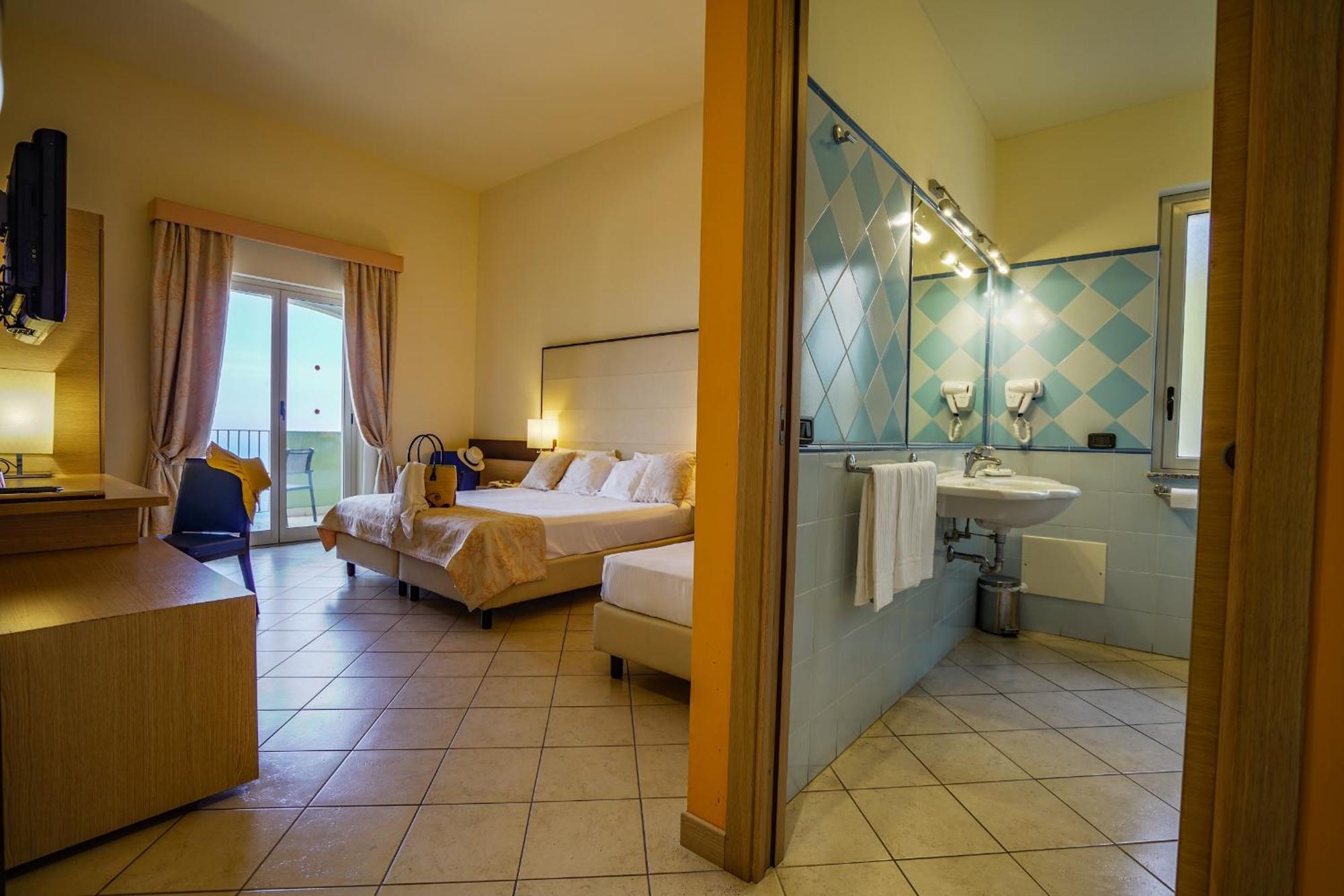 Comfort Triple Room