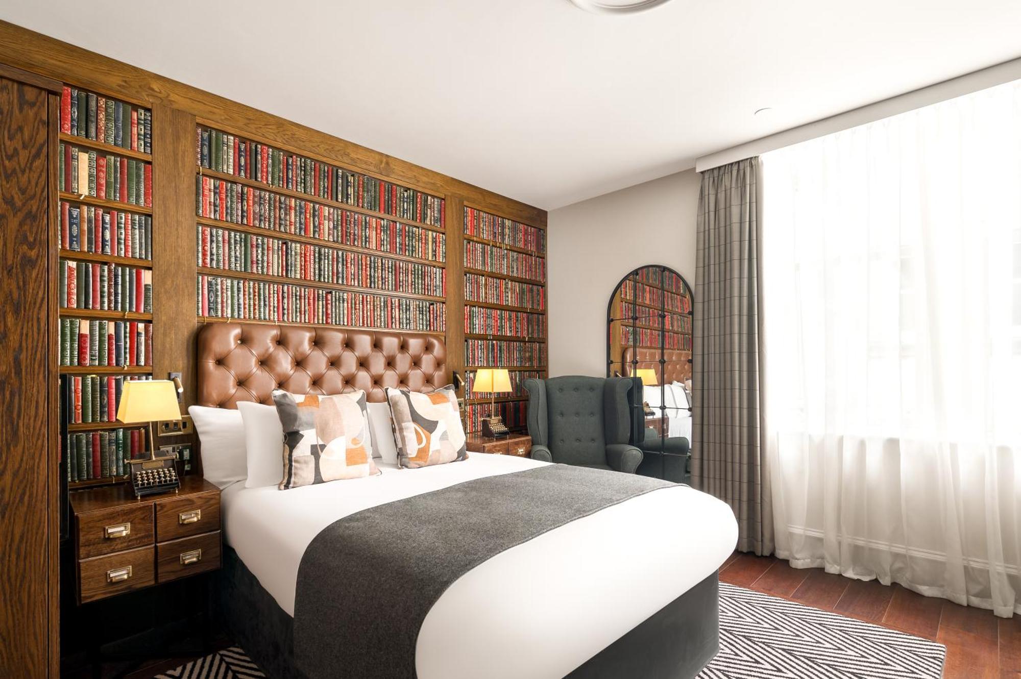 Standard Queen Room City View