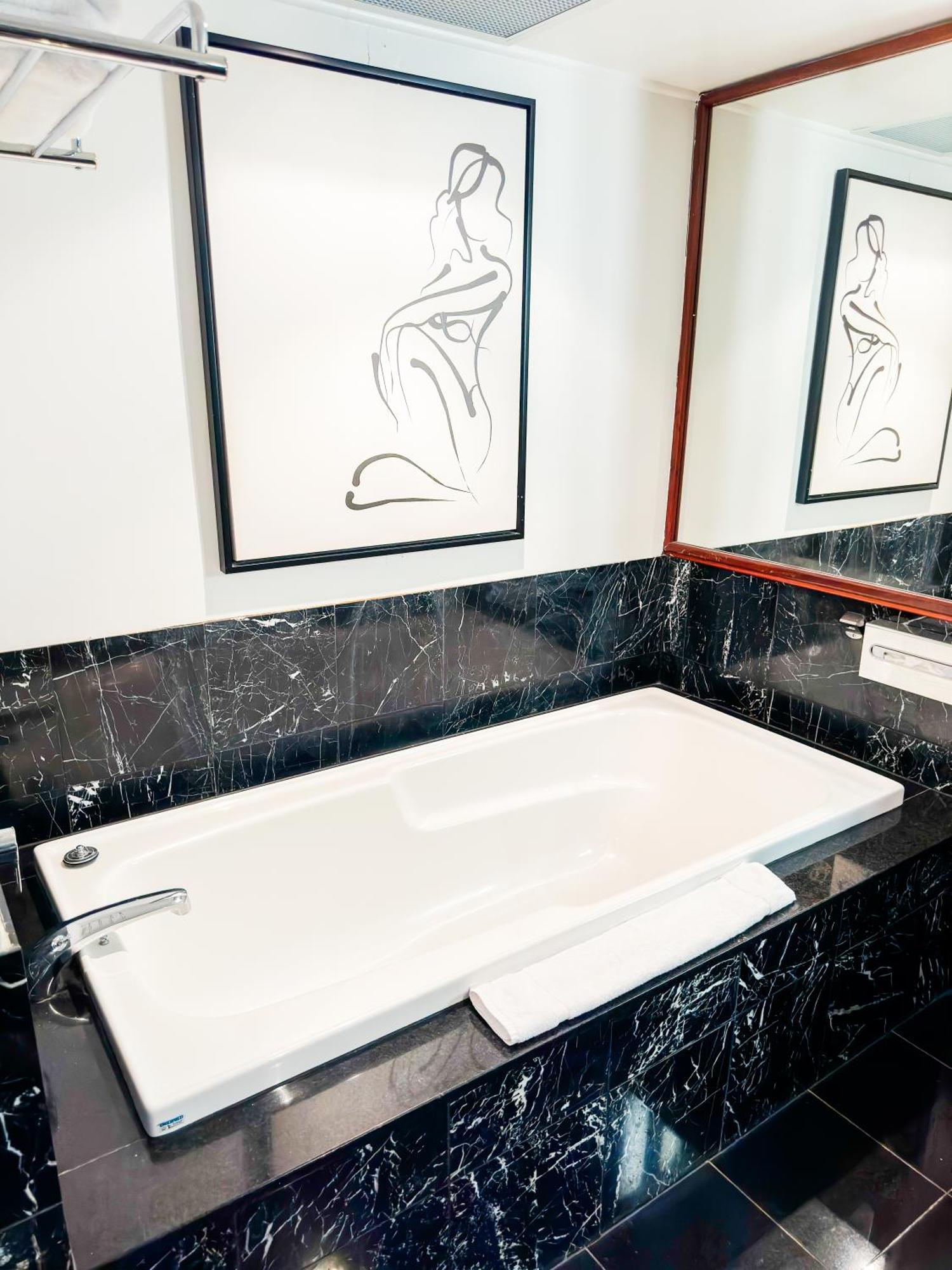 Boutique Suite,1611083893:JPEG