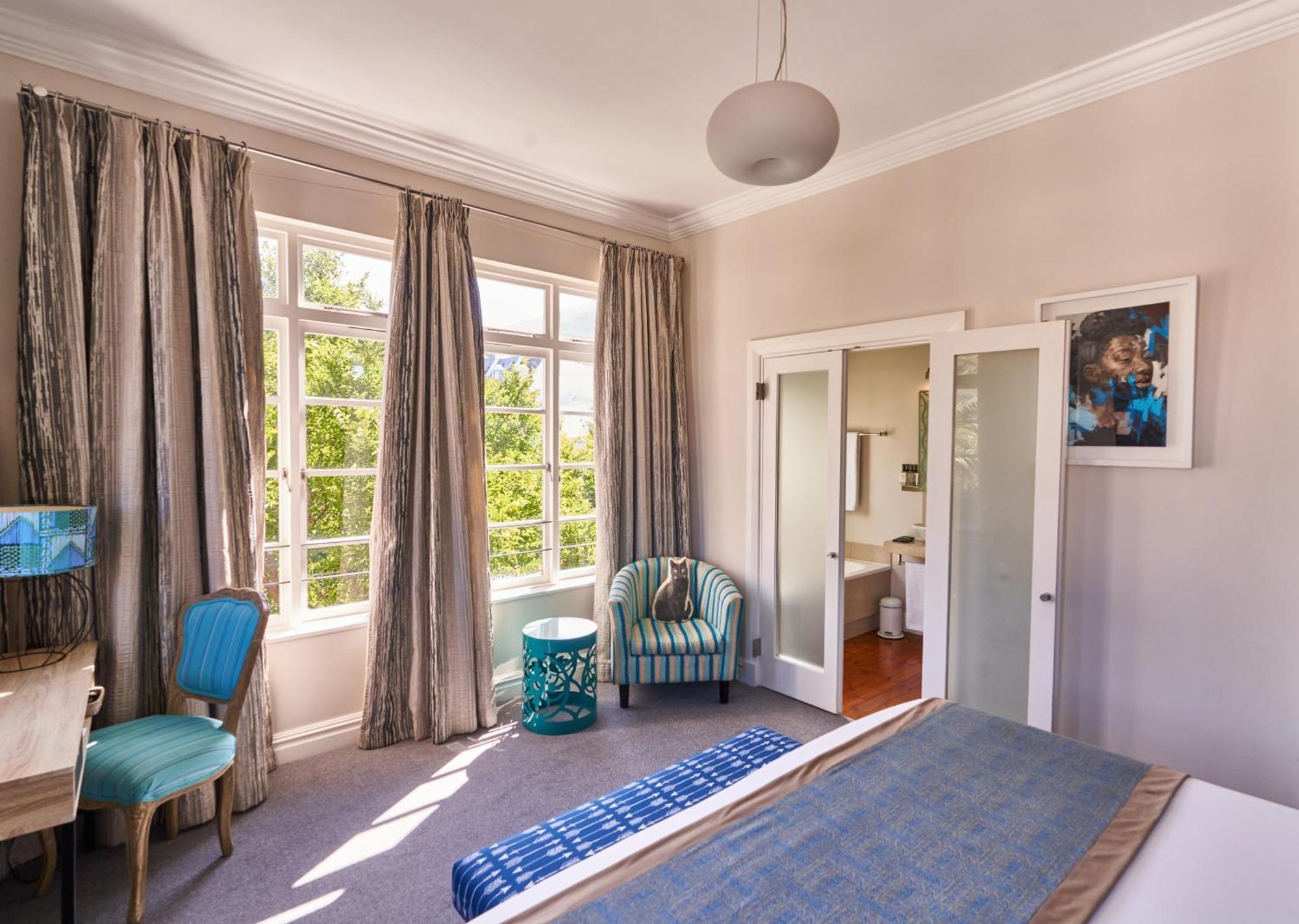 Double or Twin Room Table Mountain View