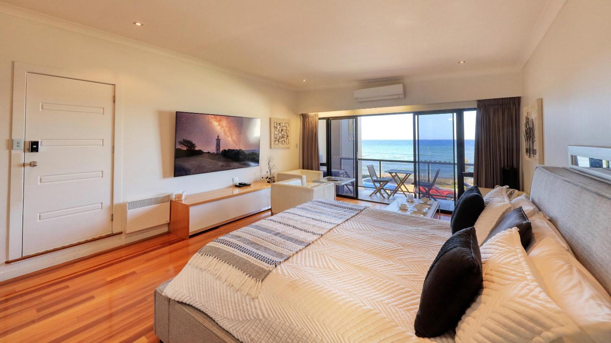 Deluxe King Suite