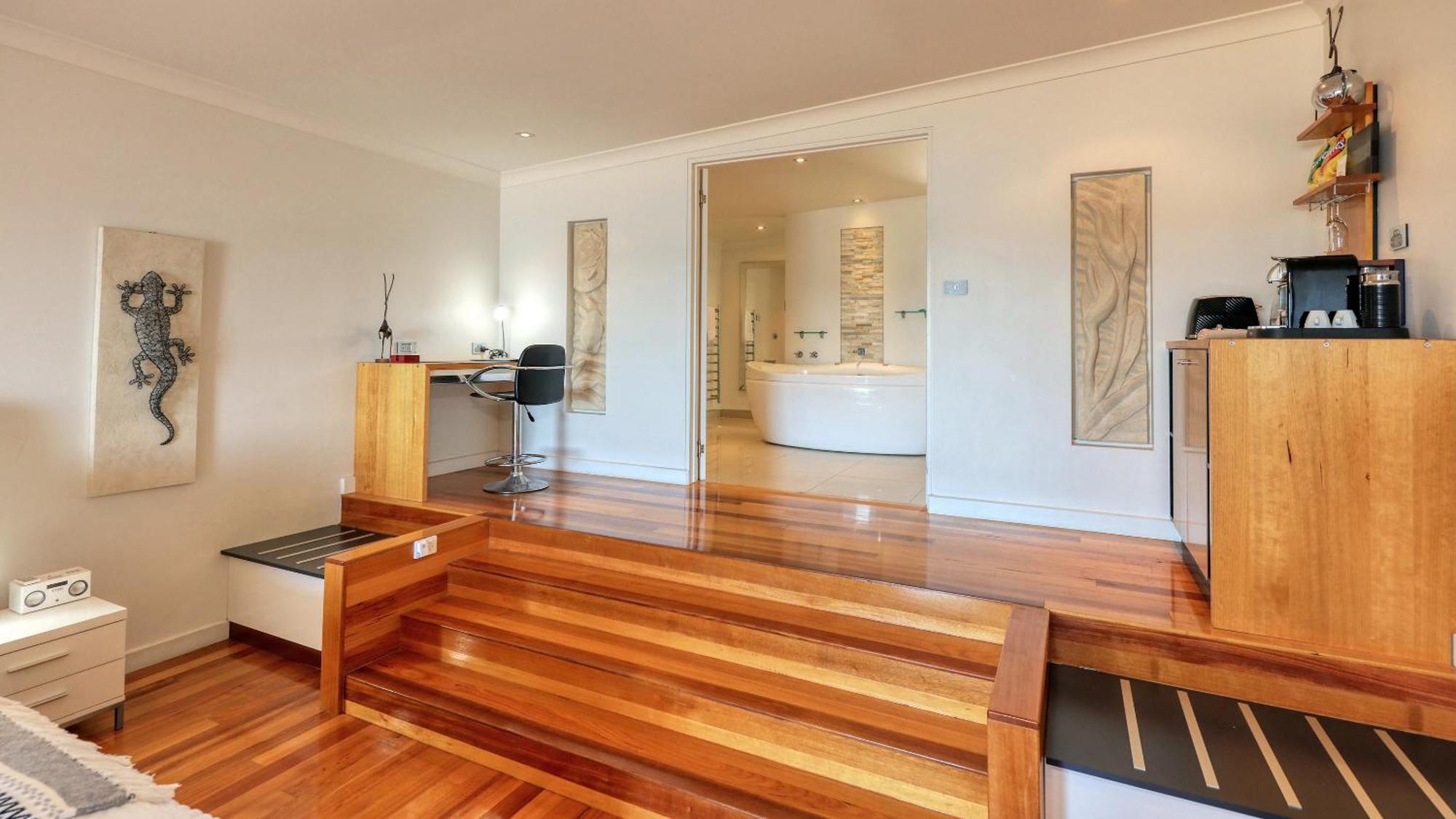 Deluxe King Suite