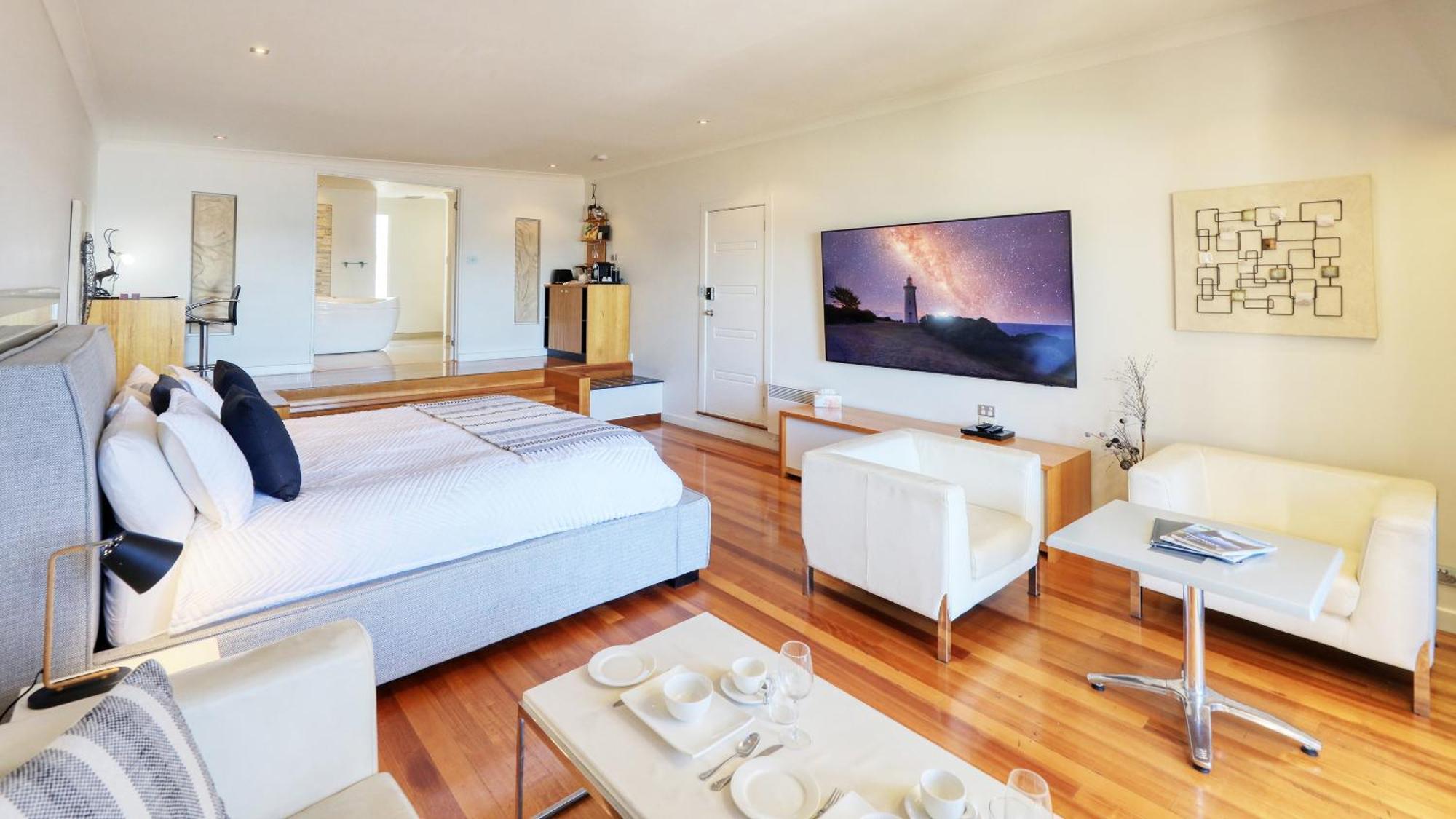 Deluxe King Suite