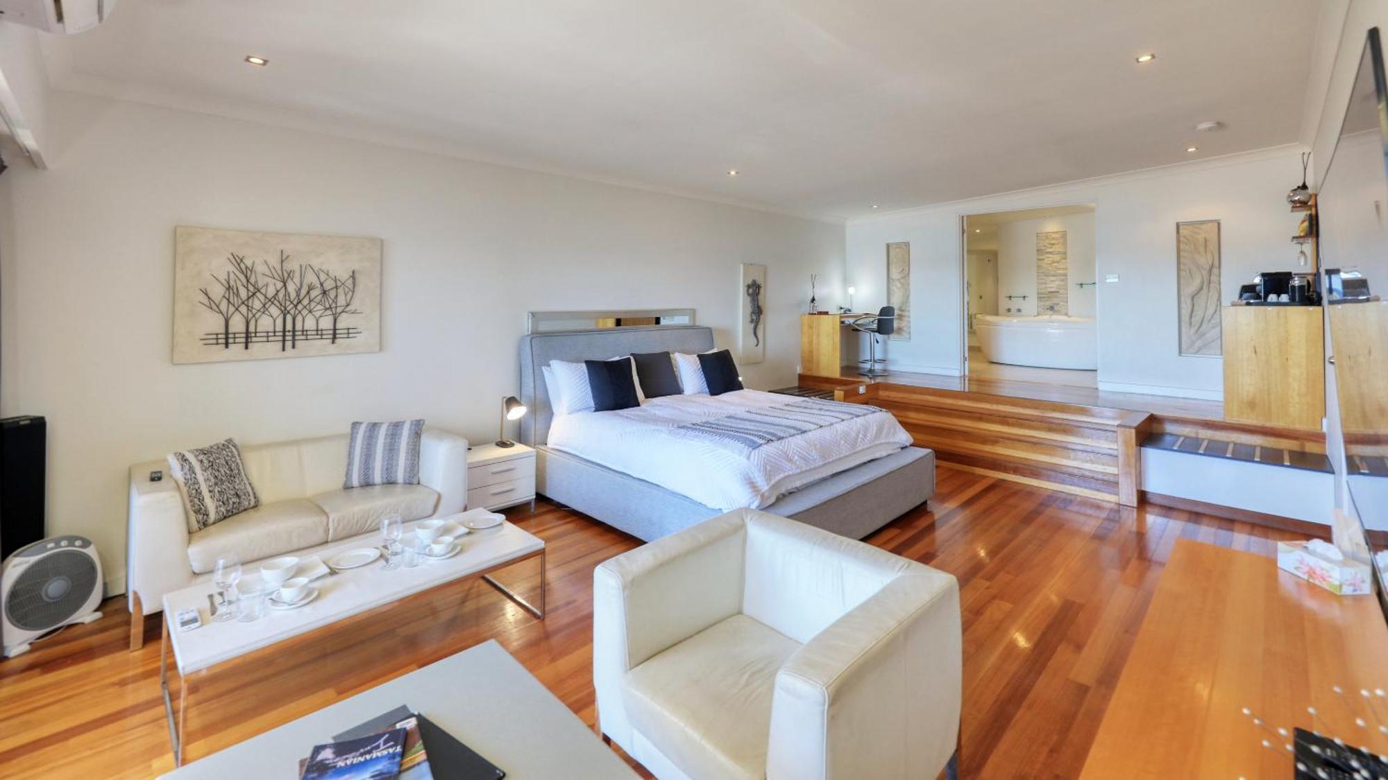 Deluxe King Suite