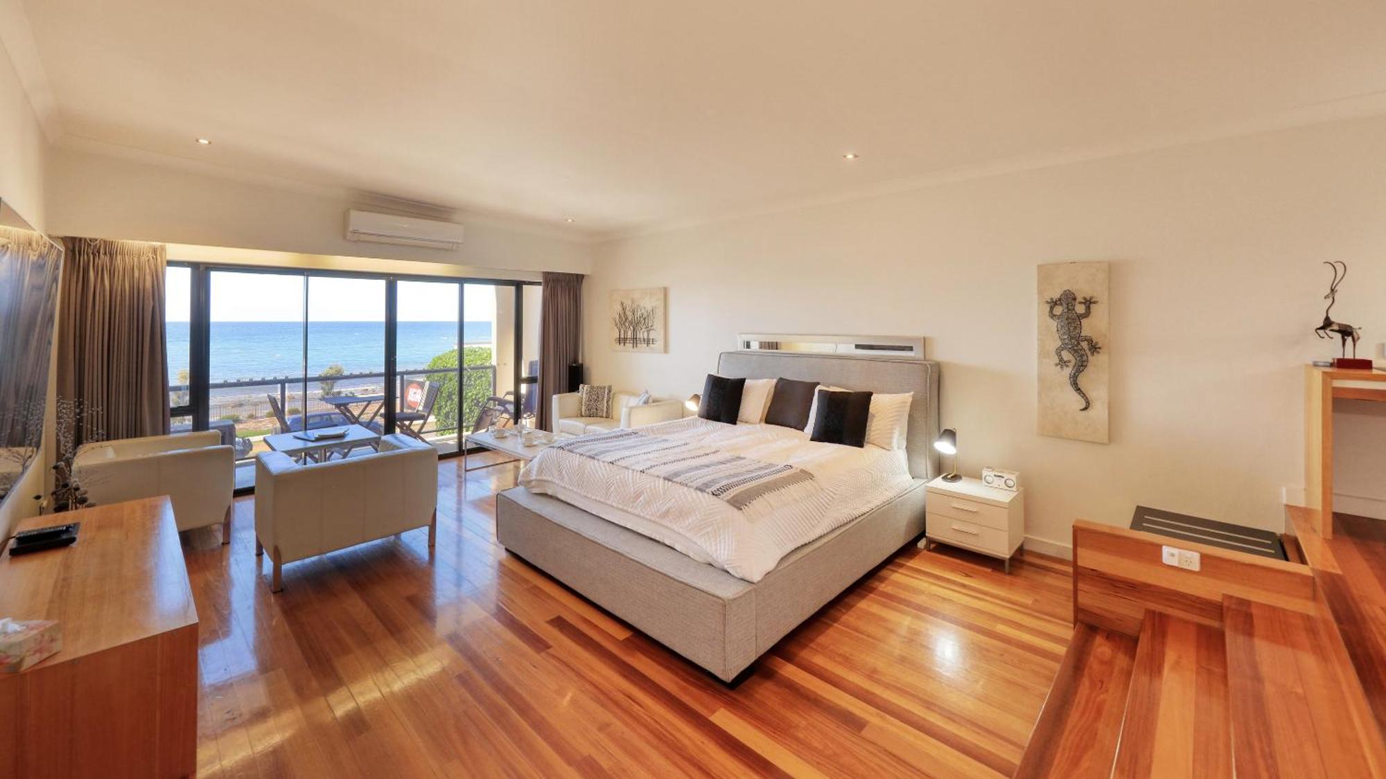 Deluxe King Suite