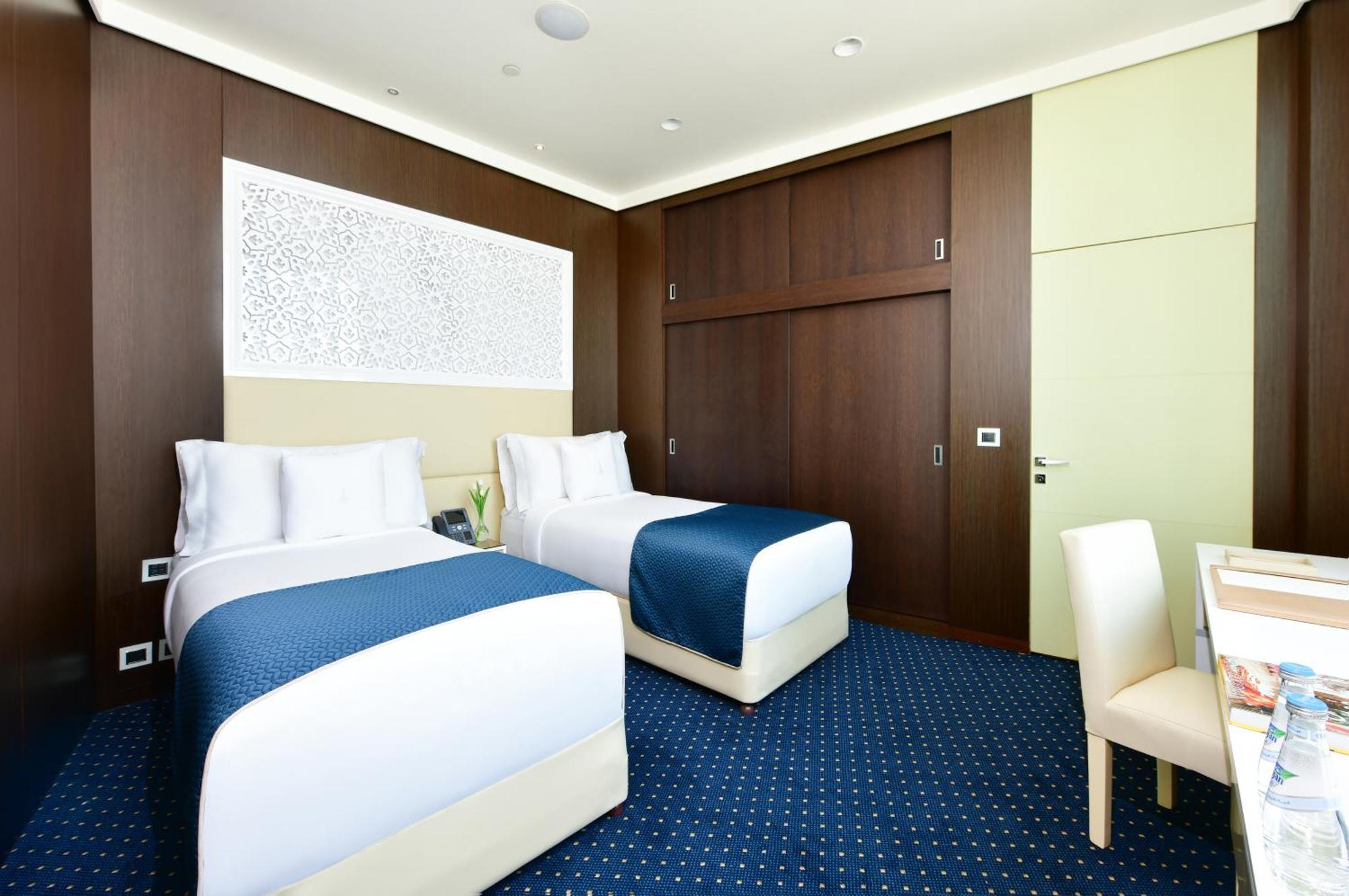 Executive Suite access to Executive Lounge 51