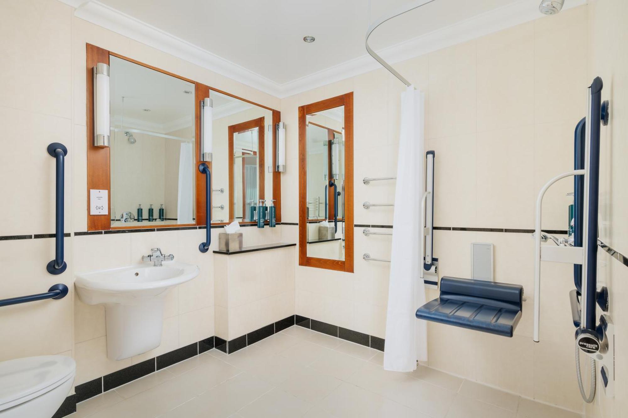 Queen Room Mobility Access