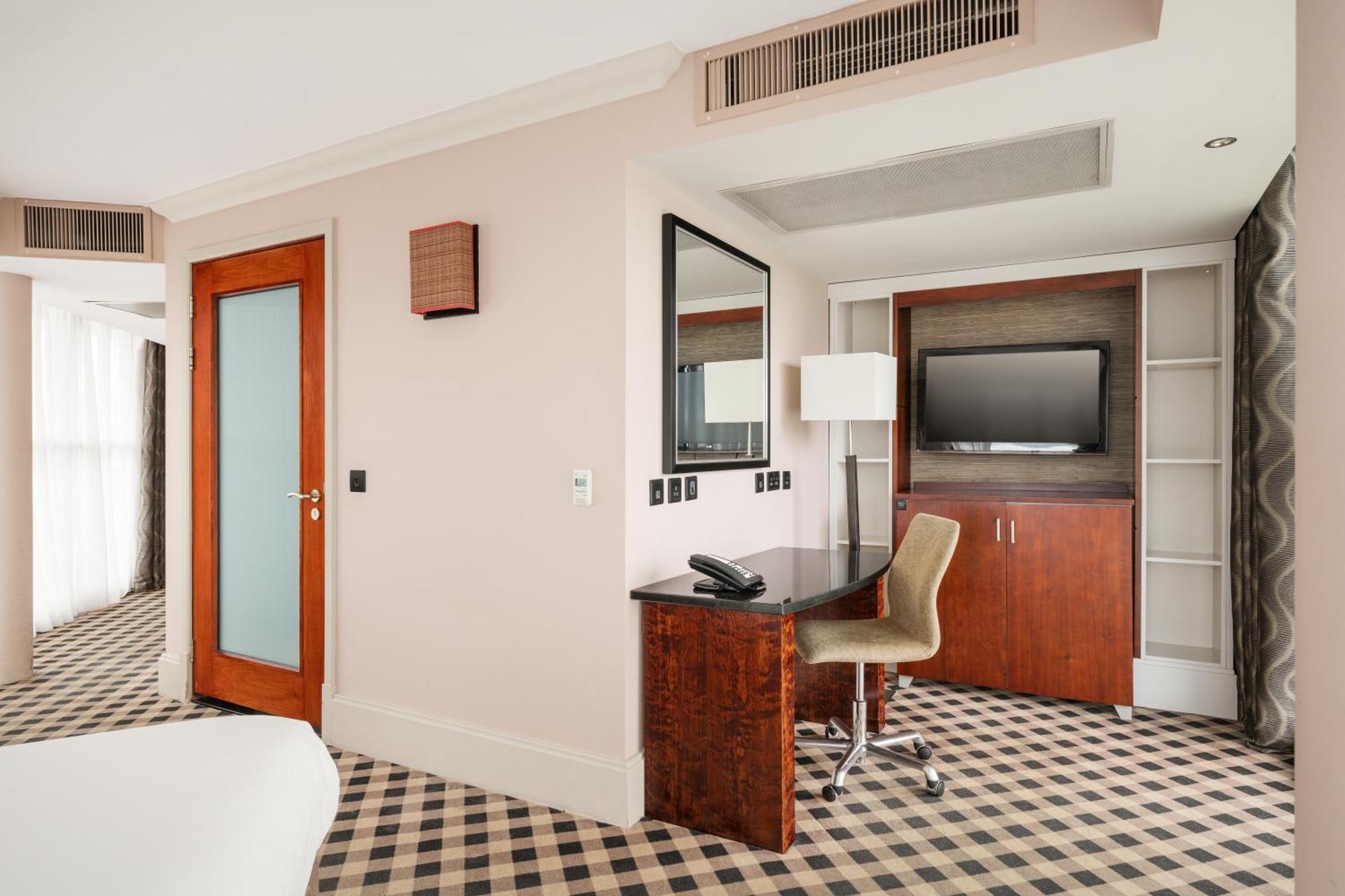 Queen Room Mobility Access