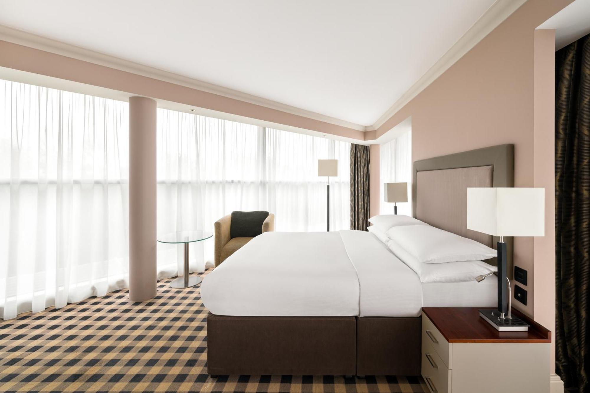 Queen Room Mobility Access