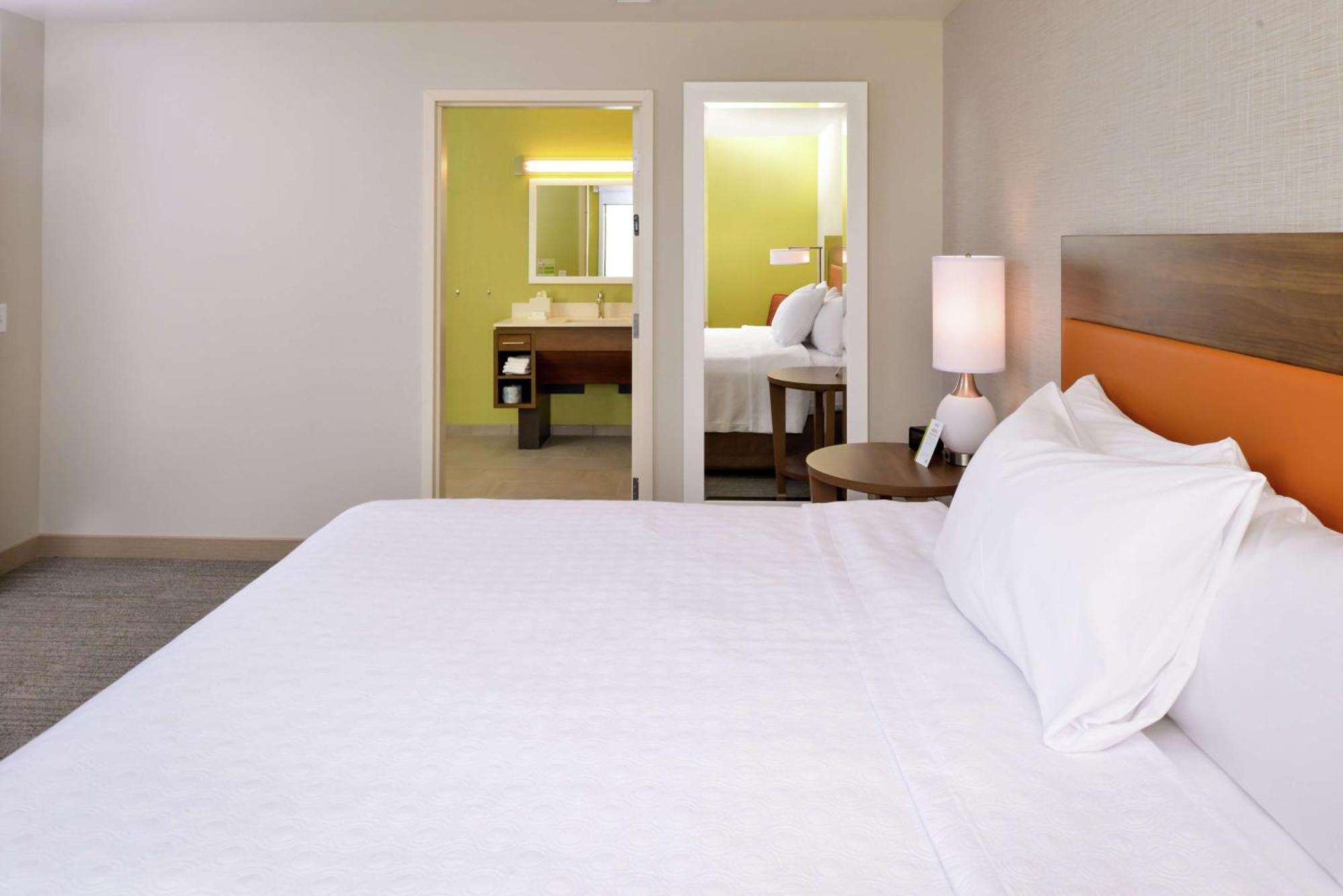 King Suite - Mobility Access/Non-Smoking