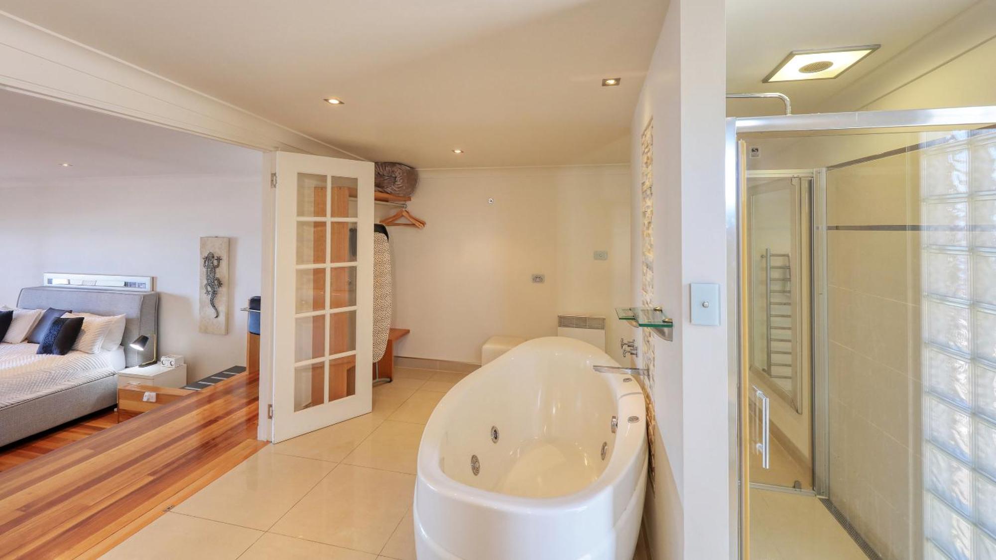 Deluxe King Suite