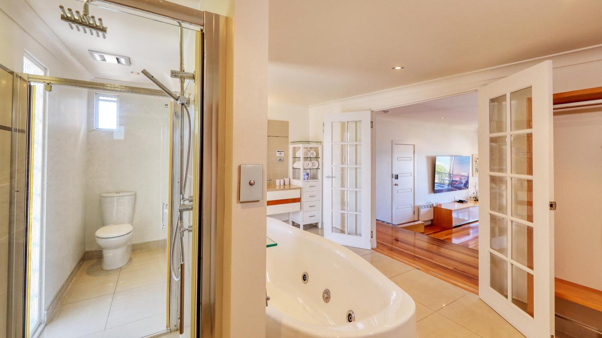 Deluxe King Suite