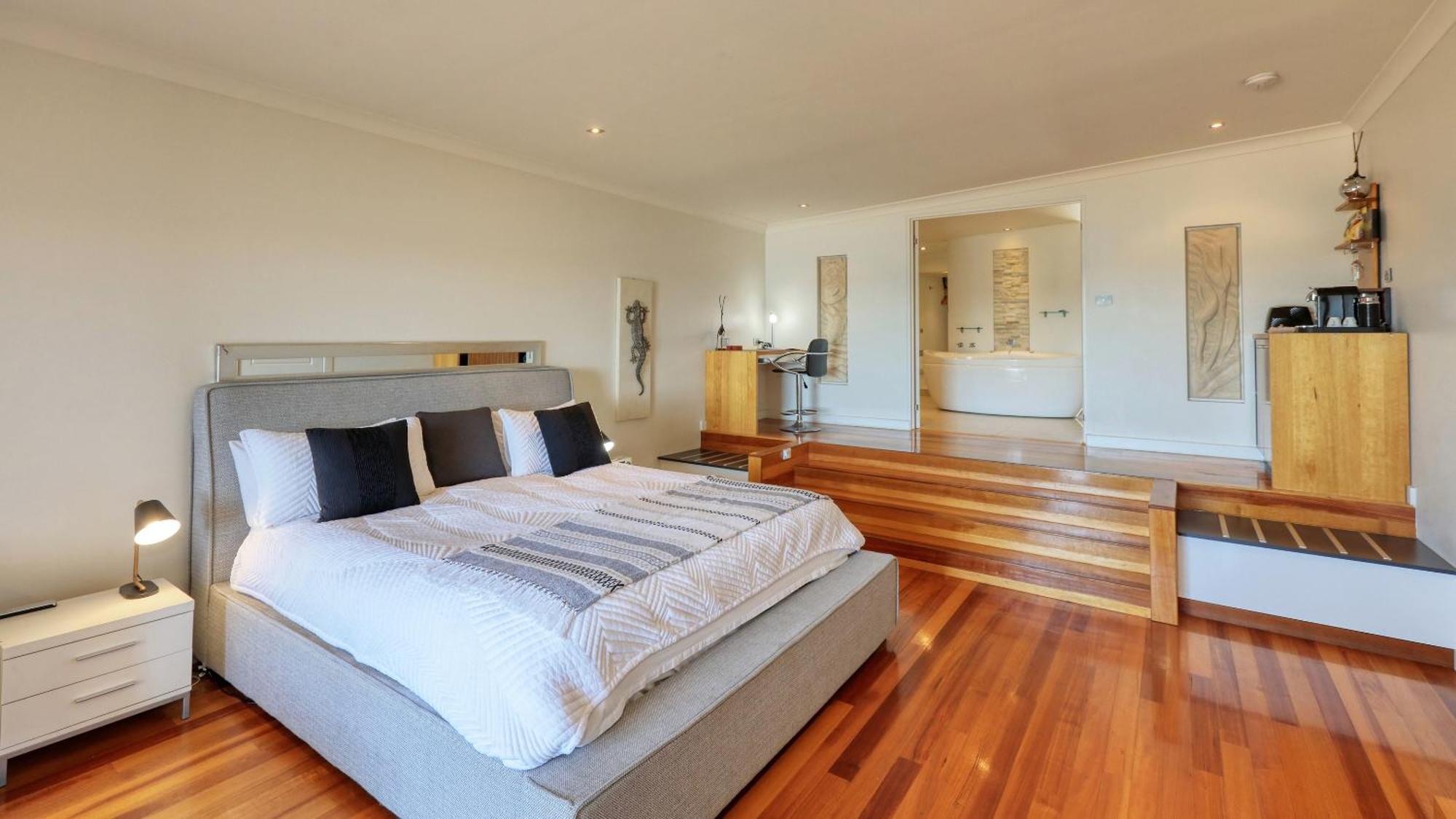 Deluxe King Suite
