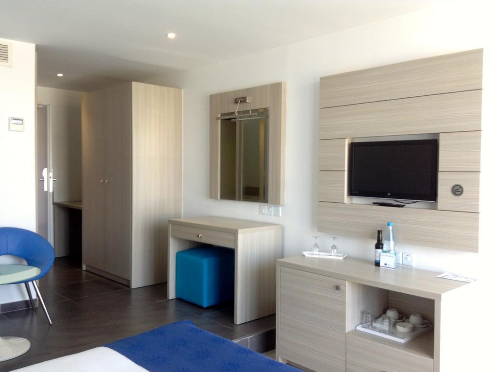 Superior Double or Twin Room Terrace Pool View