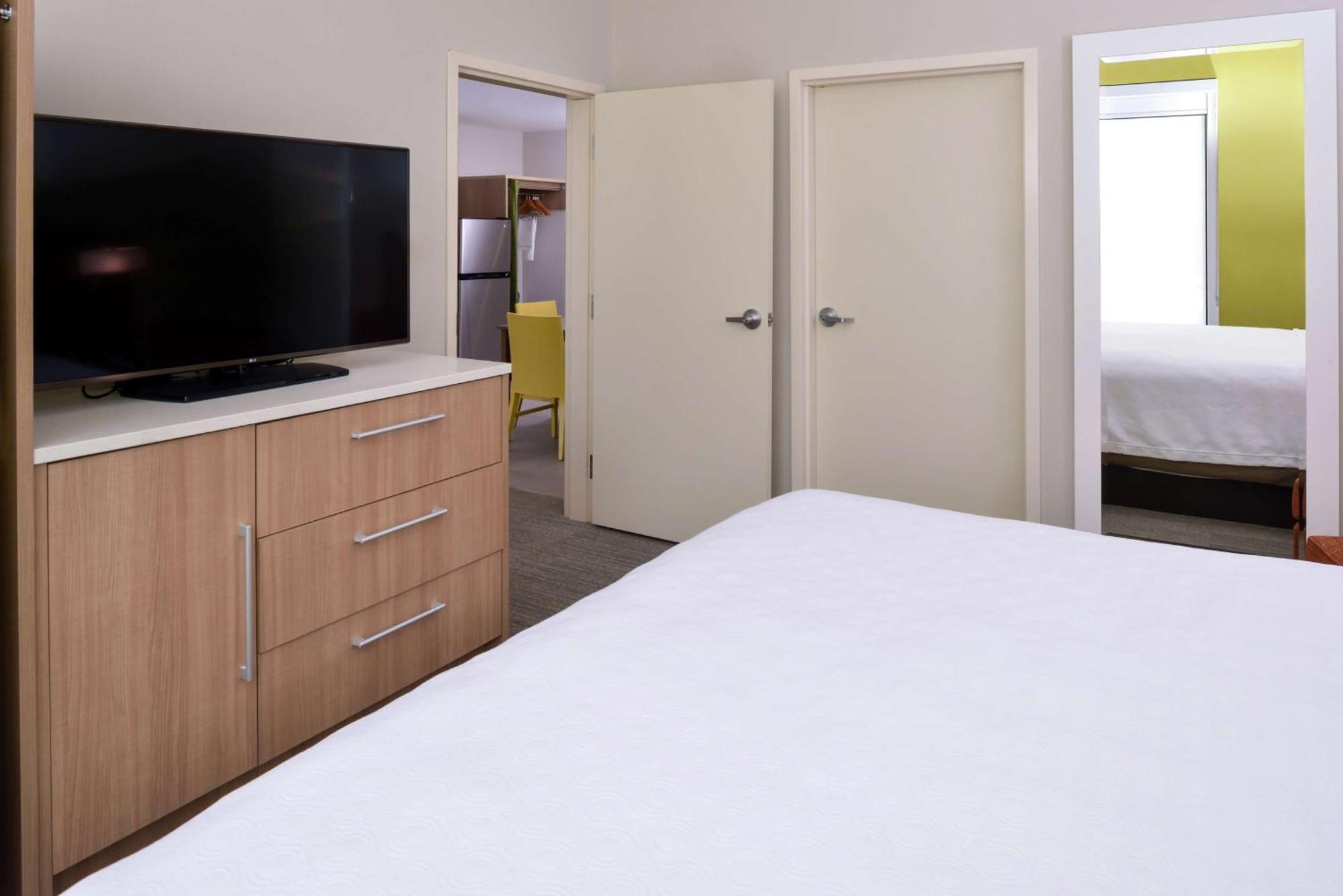 One-Bedroom King Suite Non-Smoking