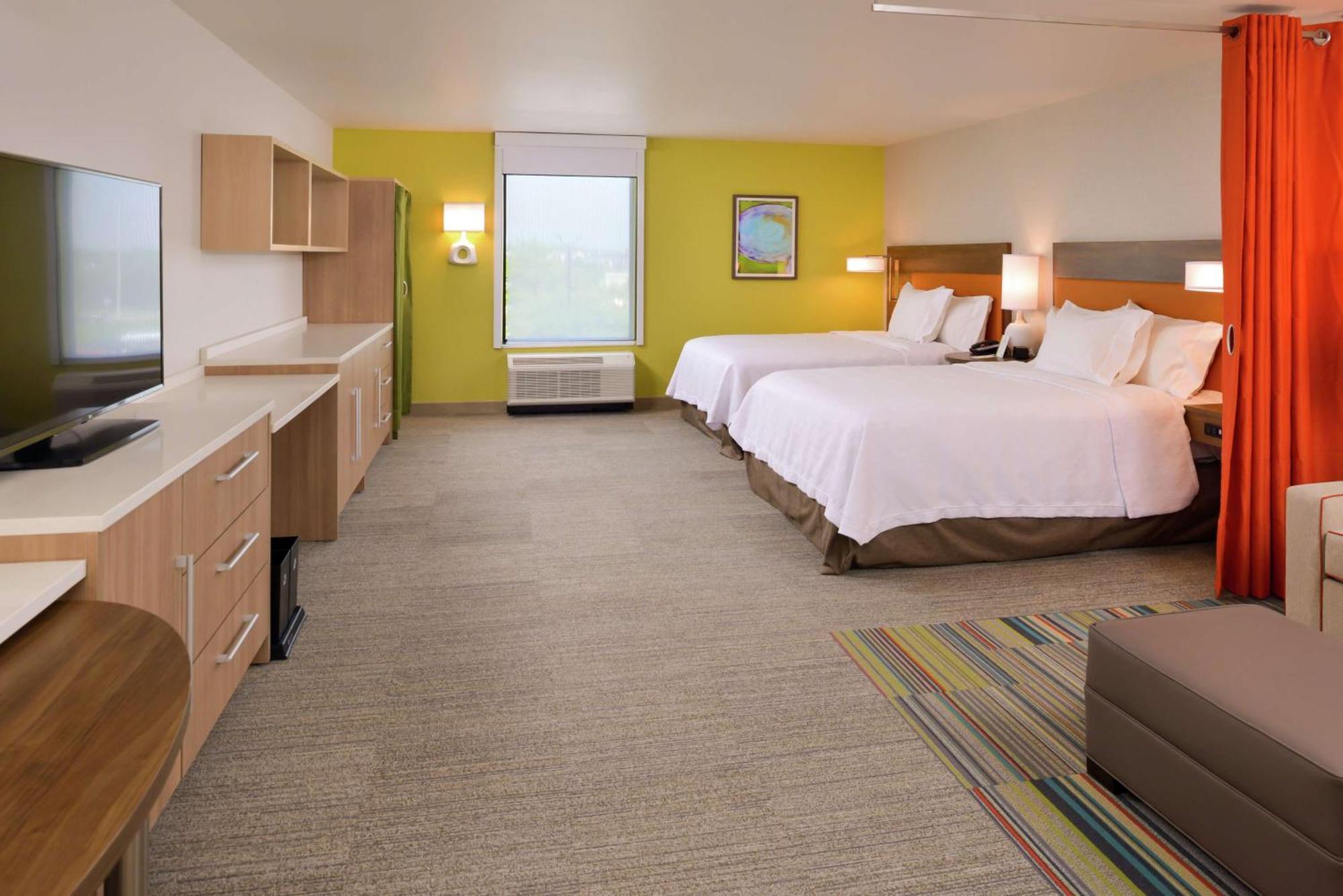 Queen Studio Two Queen Beds Mobility Hearing Access or Non-Smoking