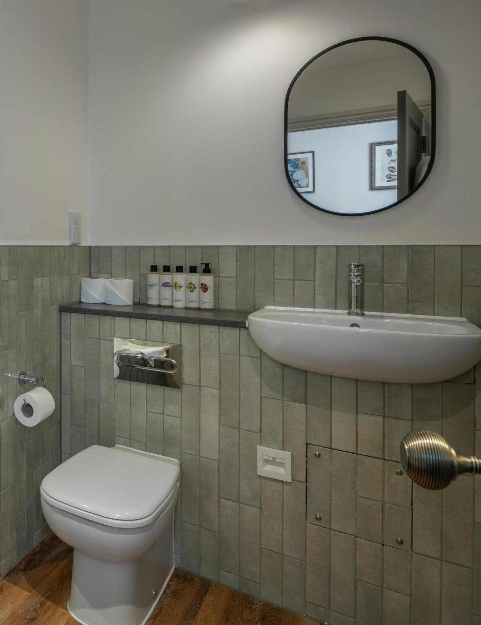Double Room,1433773516:JPEG