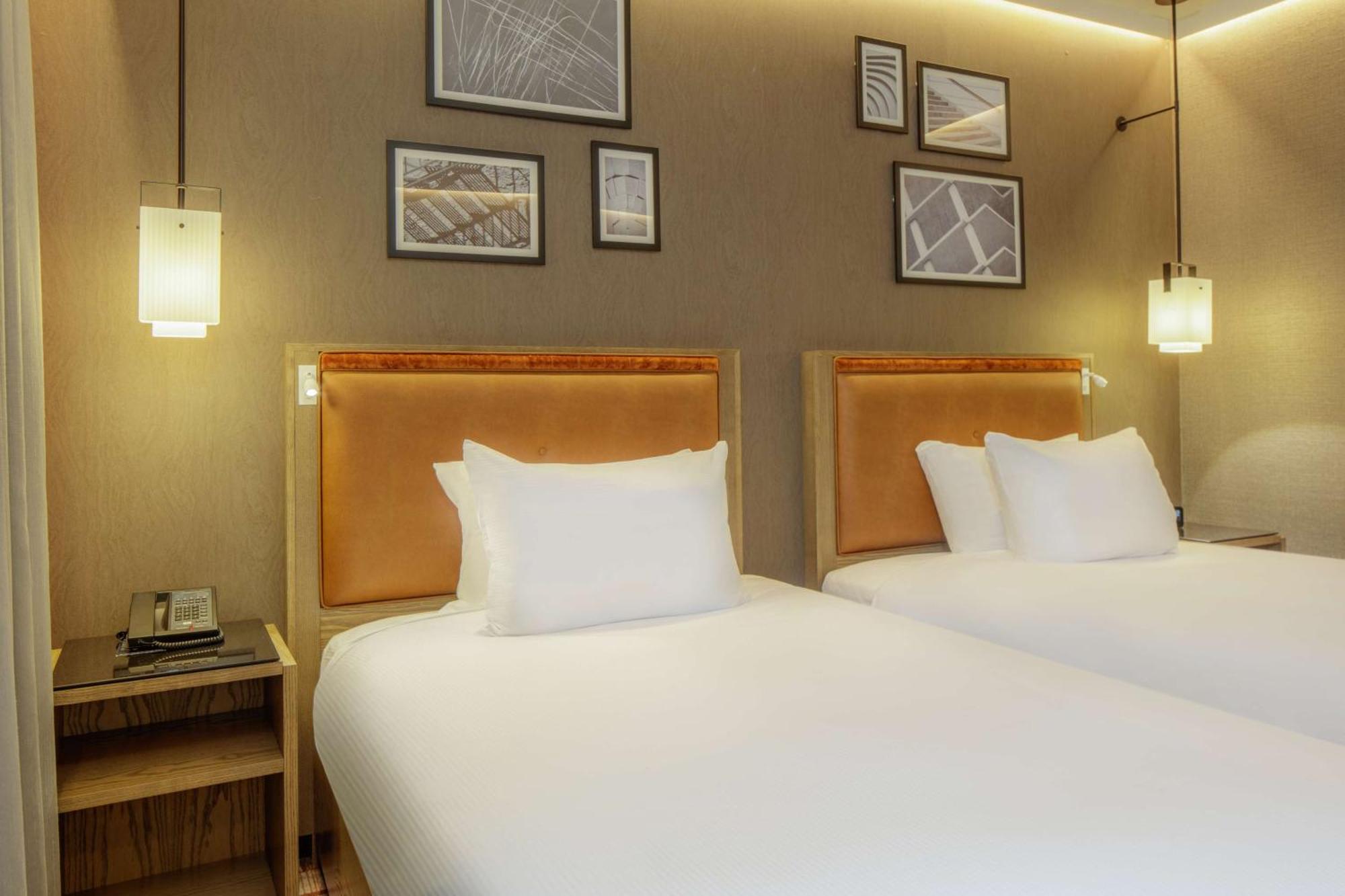 Twin Room,1588033443:JPEG