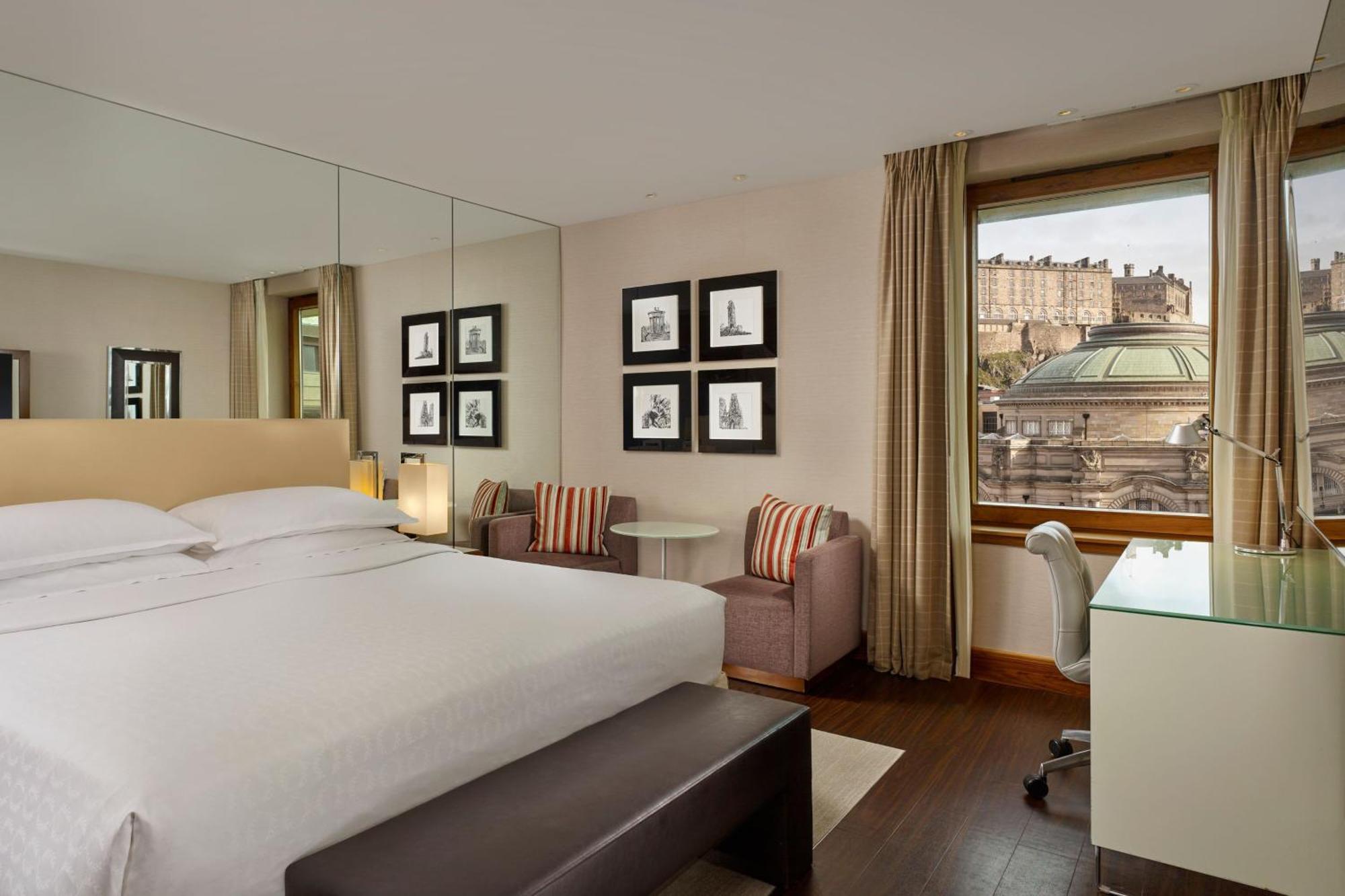 Castle Club Room Club Lounge access 1 King