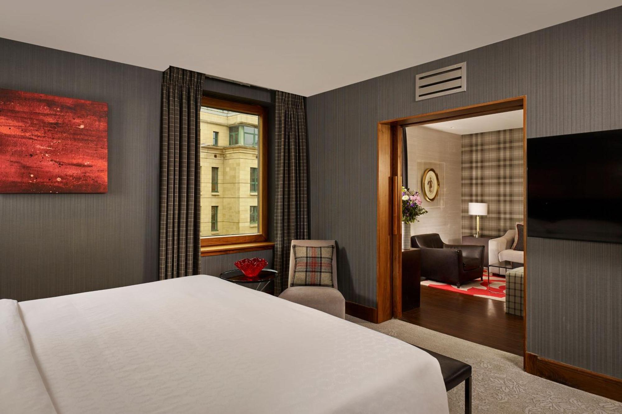 Sheraton Suite Spa & Lounge access 1 King