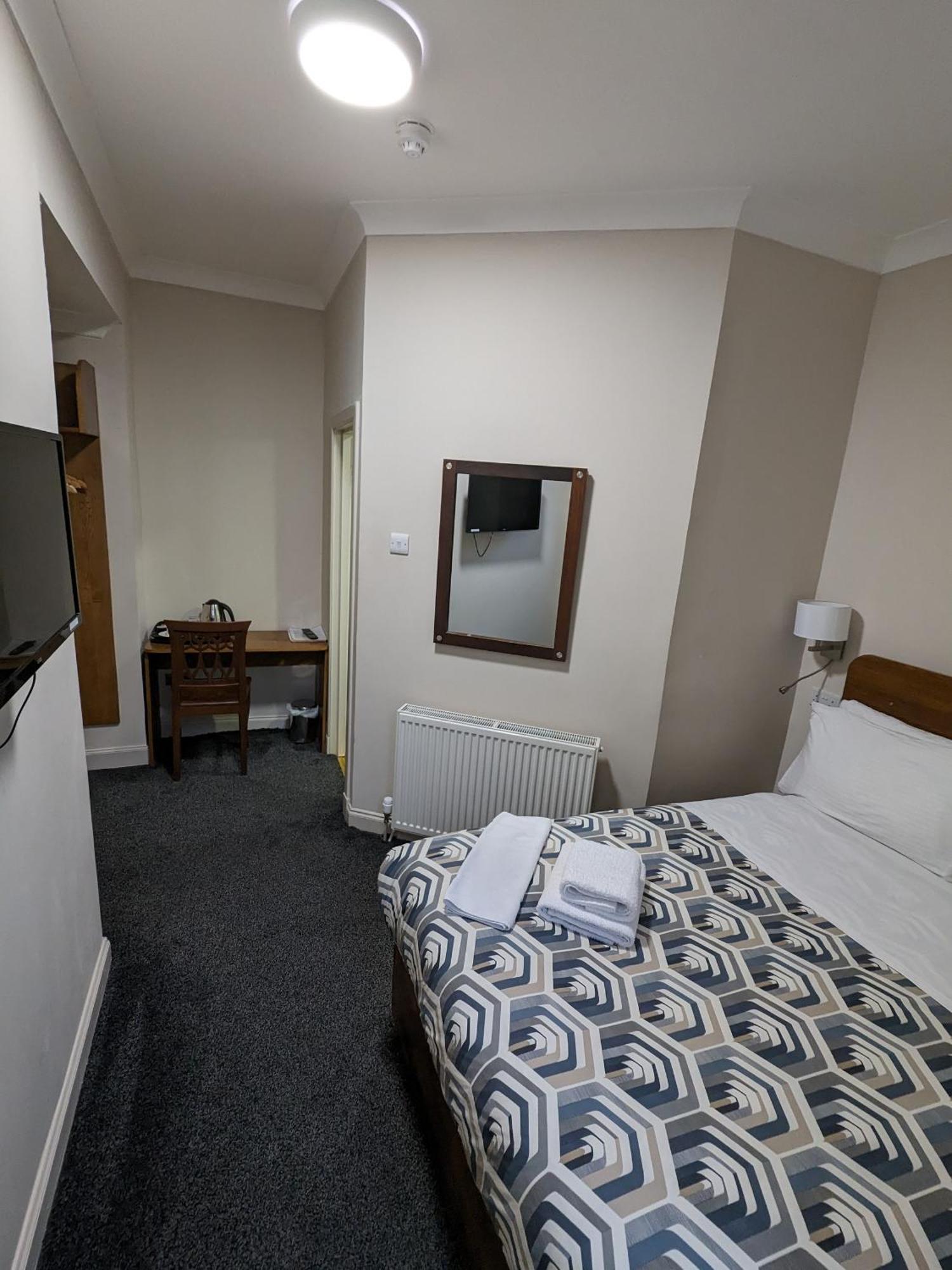 Small Double Room,1516387744:JPEG
