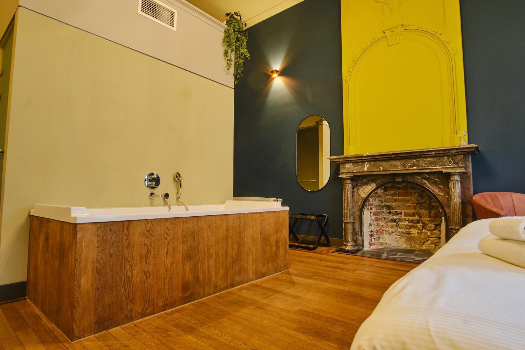 Deluxe Double Room Bath
