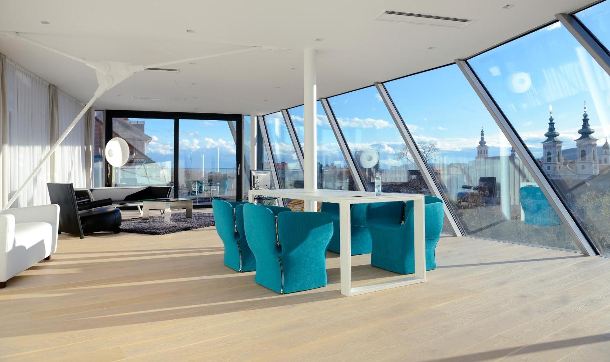 One-Bedroom Apartment with Balcony,1516421023:JPEG