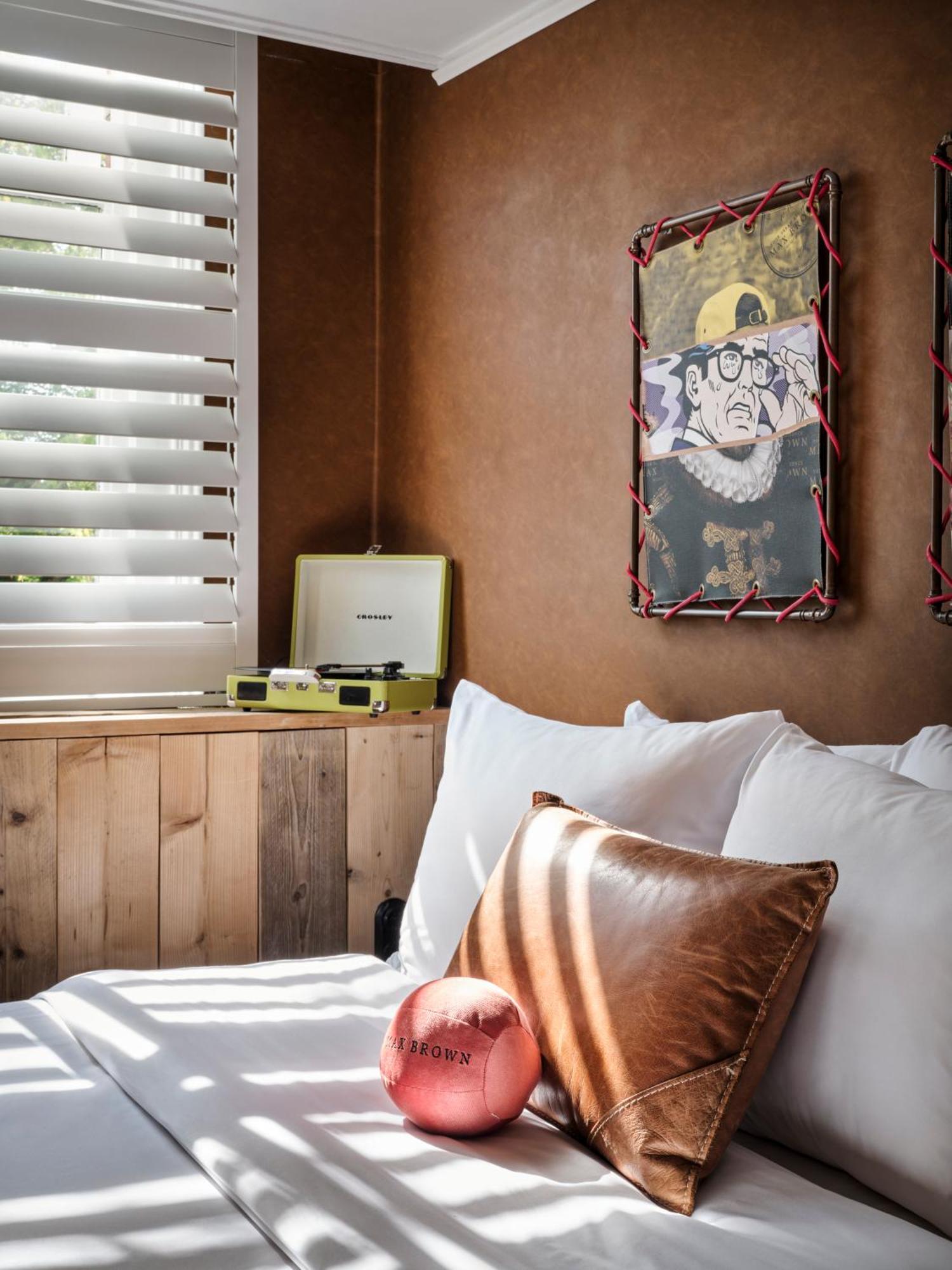 Medium Room