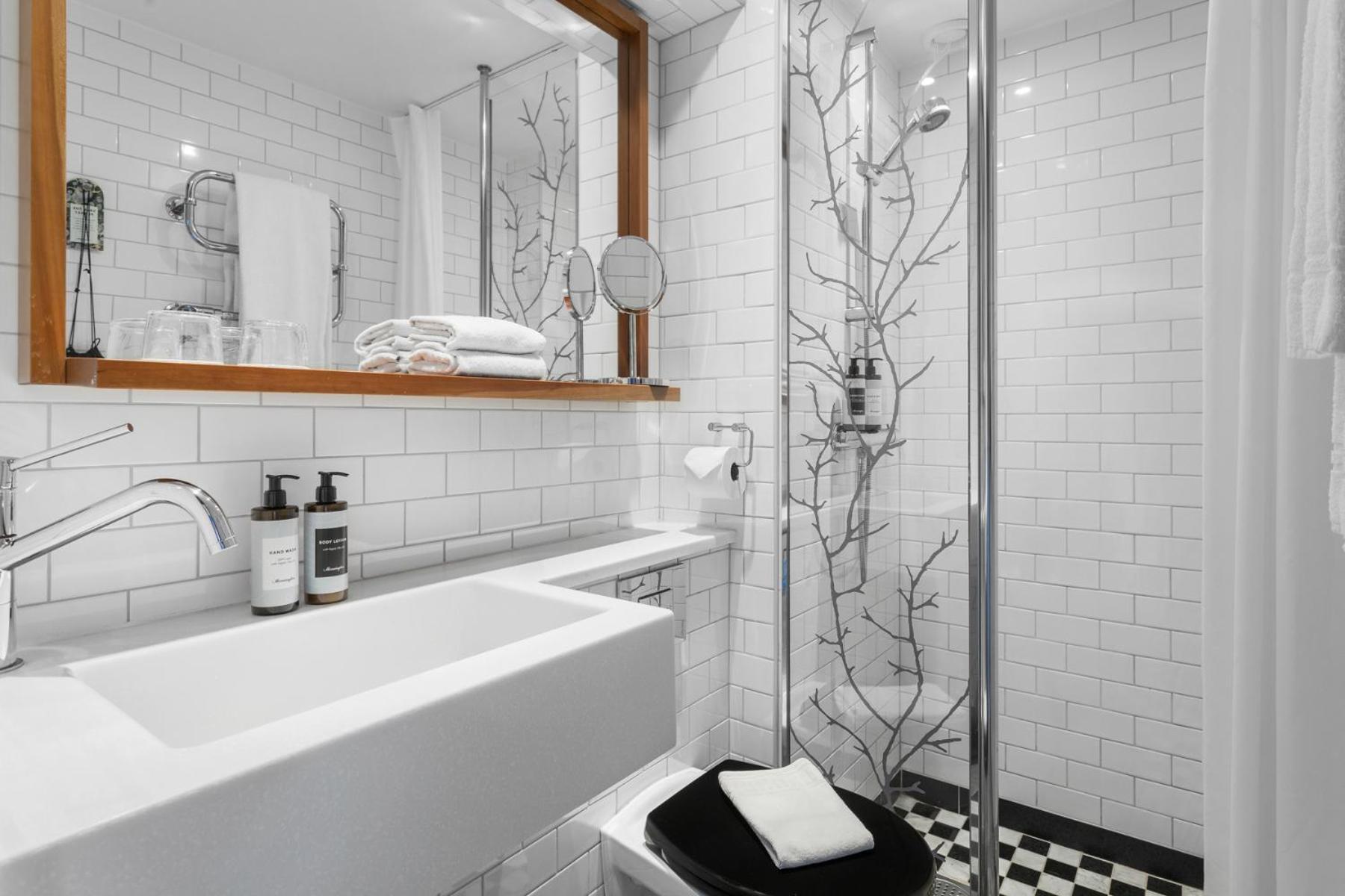 Queen Penthouse,1516421458:JPEG