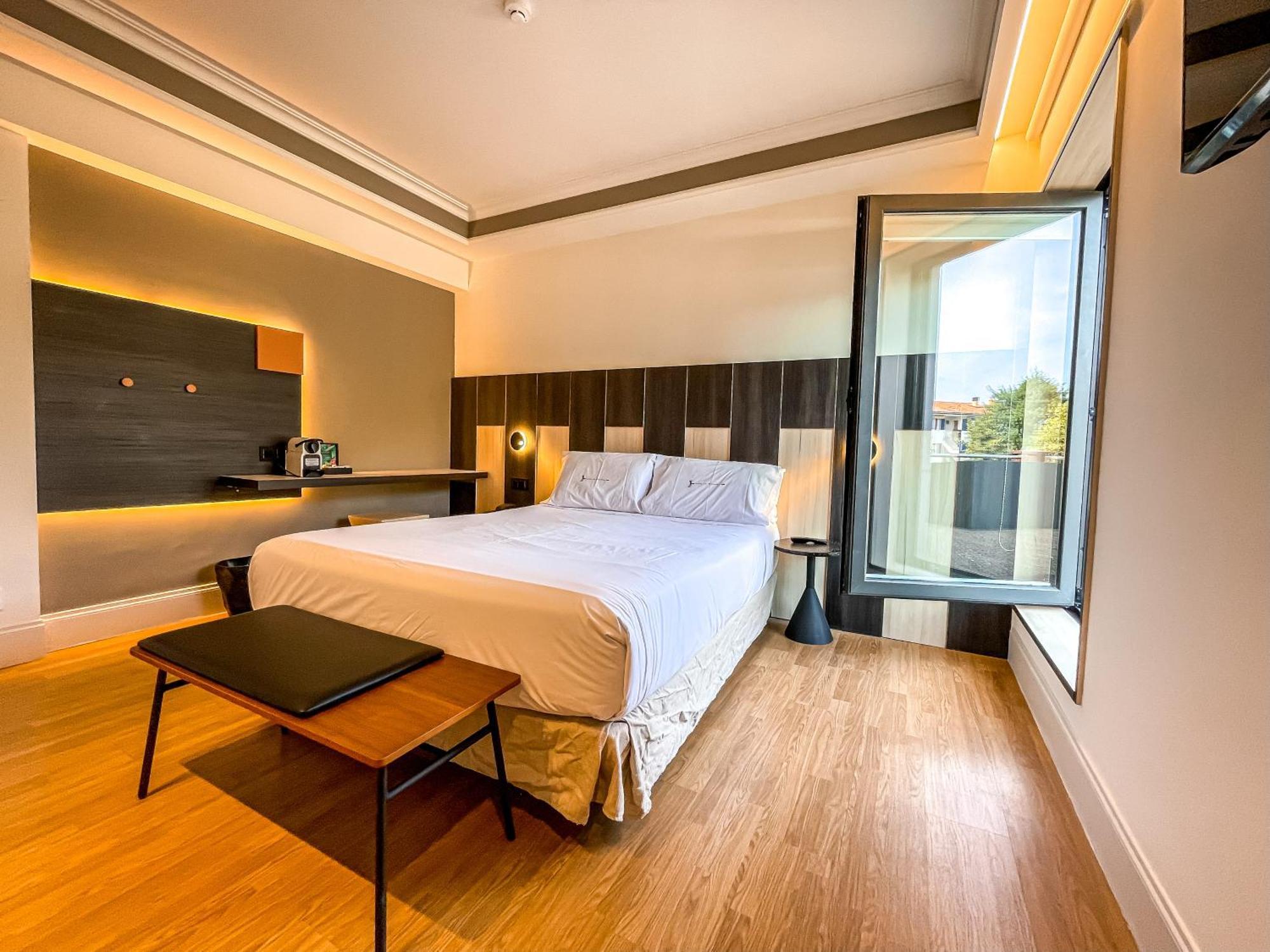 Superior Double or Twin Room with Terrace