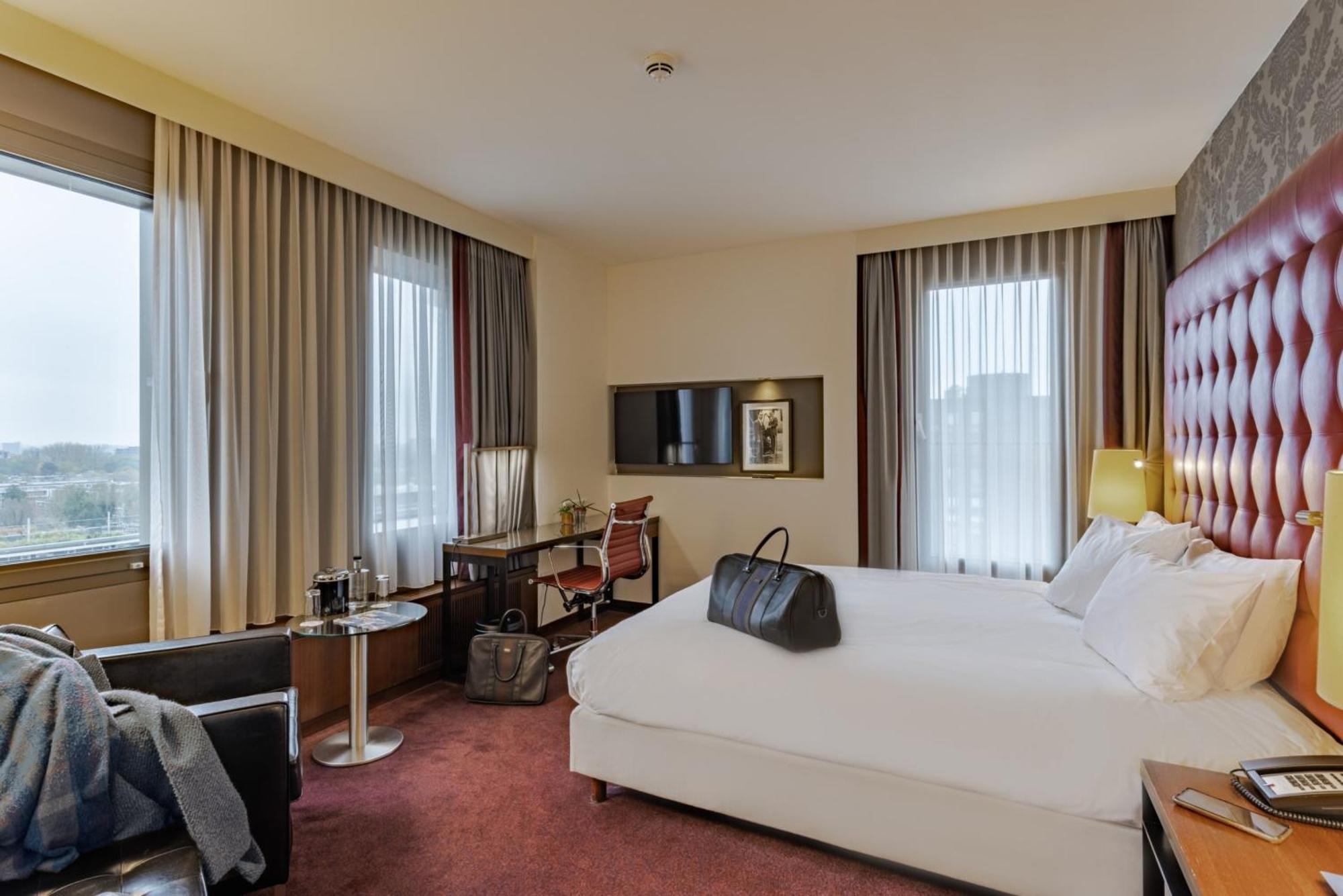 Standard Corner King Room