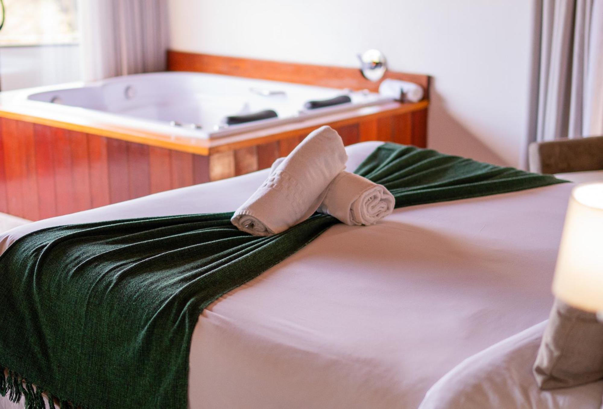 Premium Suite with Hydro and View