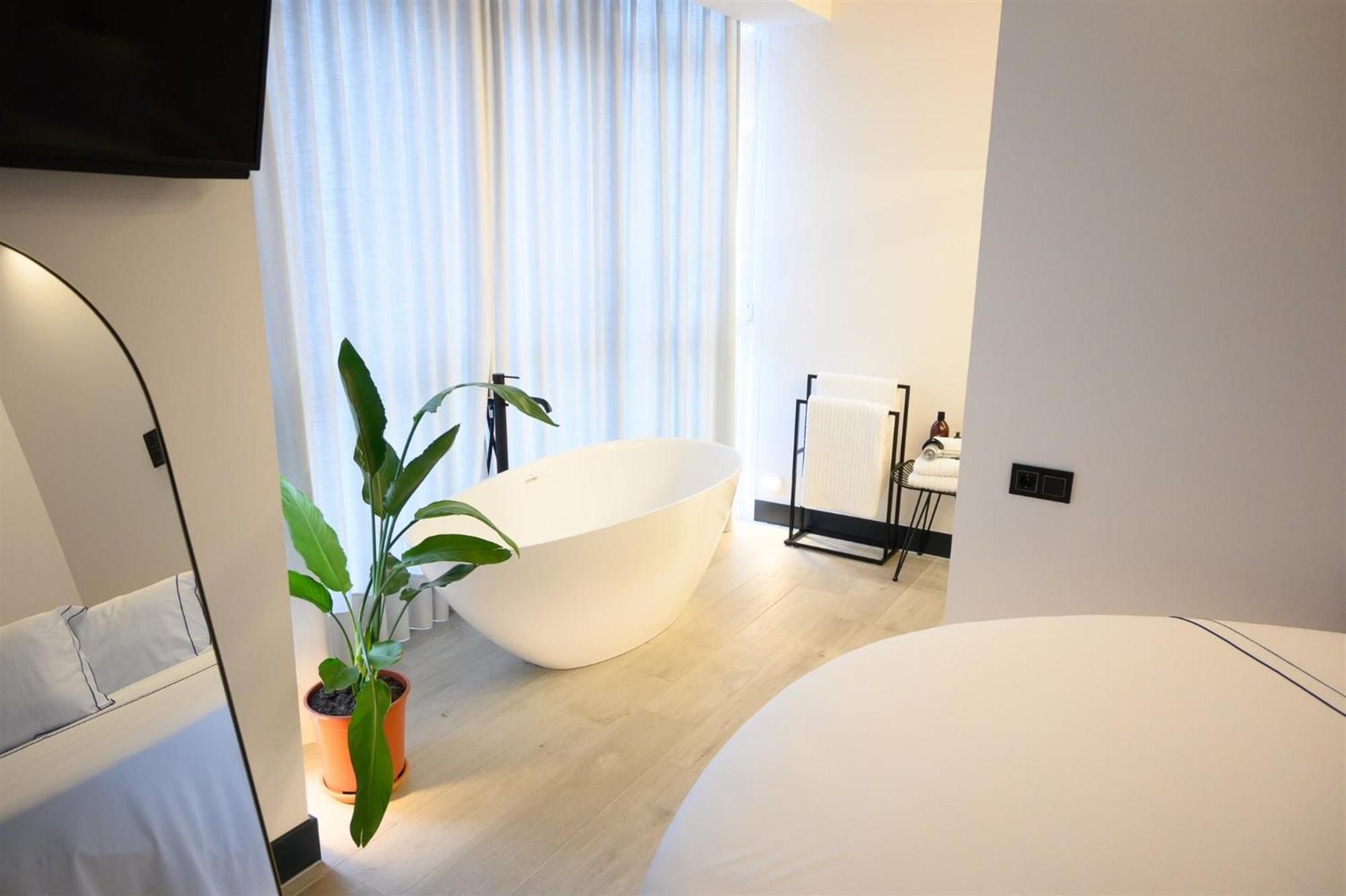Deluxe Double Room Bath