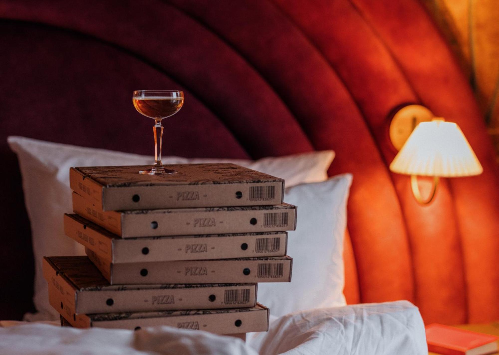 Suite,1524131680:JPEG