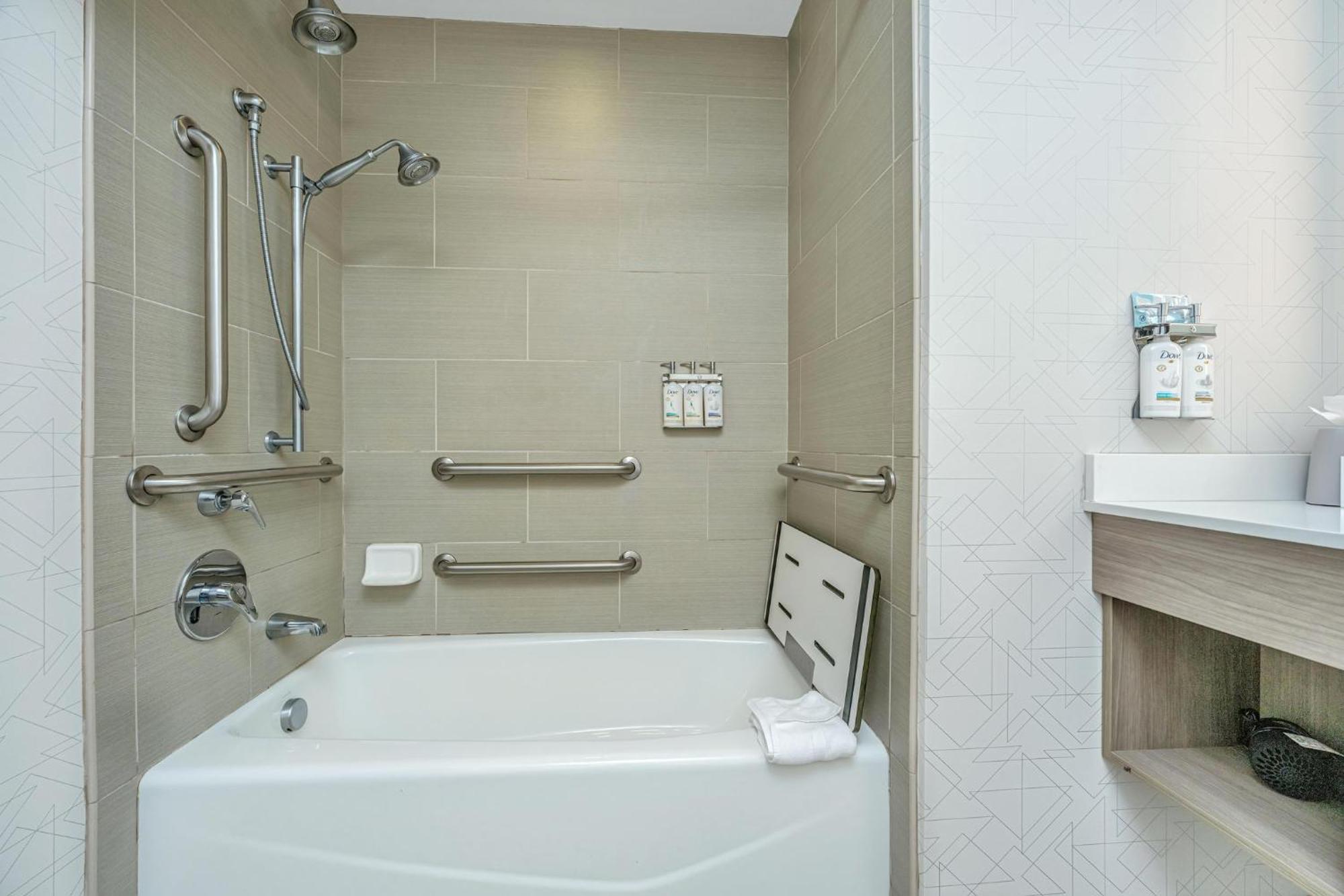 King Suite Communication Mobility Accessible Tub