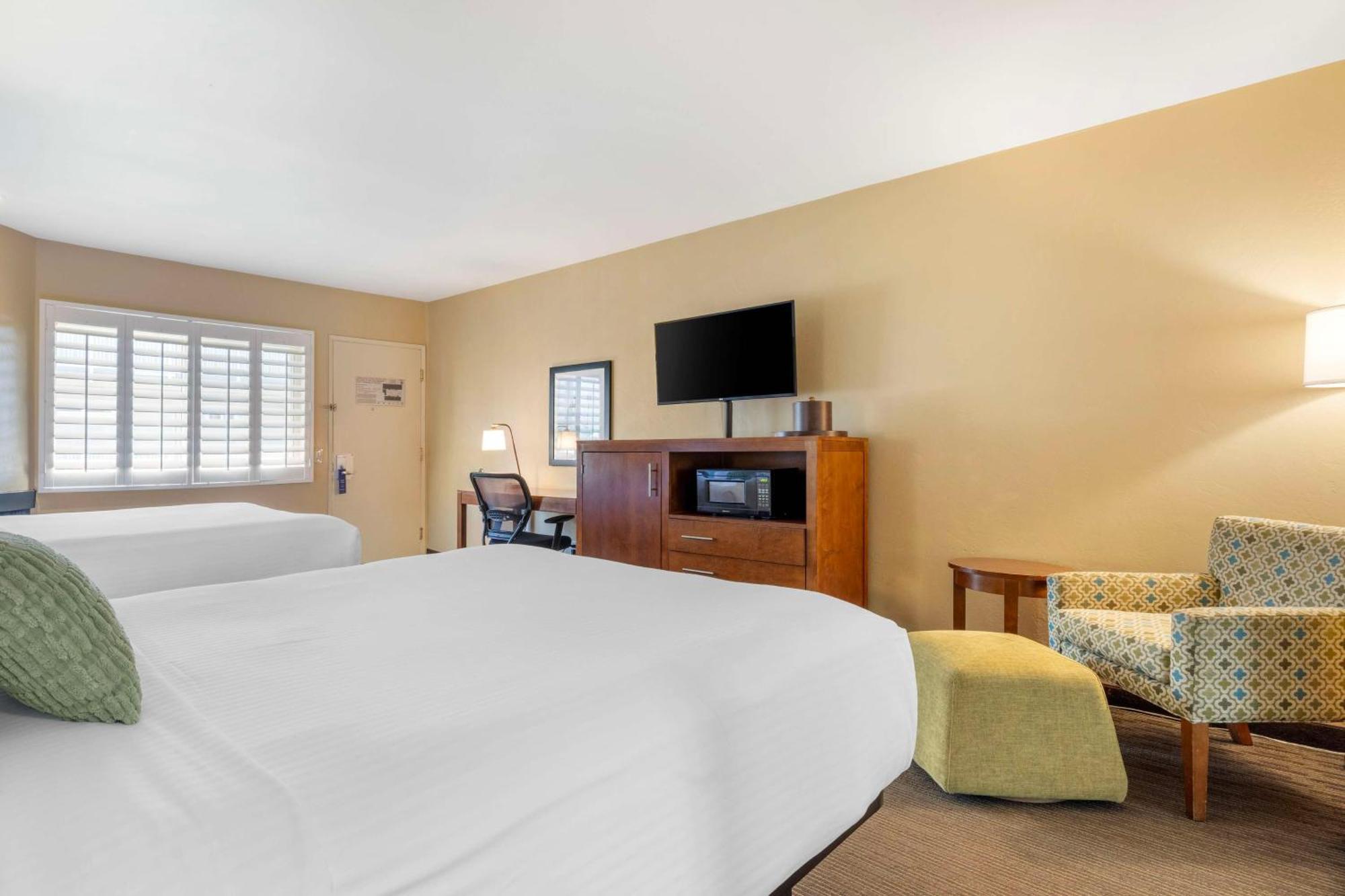 Double Room with Two Double Beds and Fireplace - Non-Smoking,1706457812:JPEG