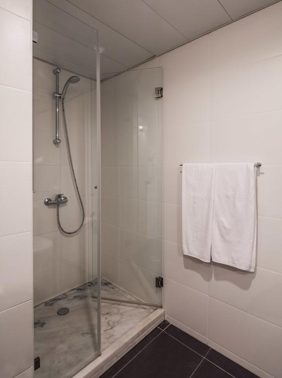 Connecting Rooms,631670229:JPEG