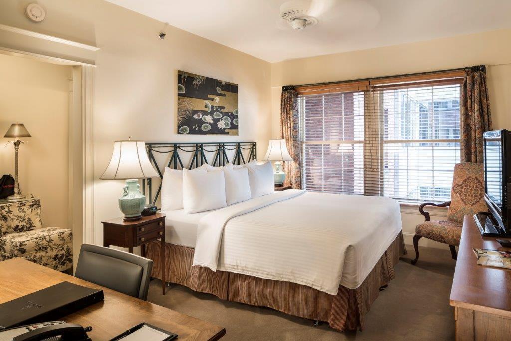 Deluxe King Room,701083480:JPEG