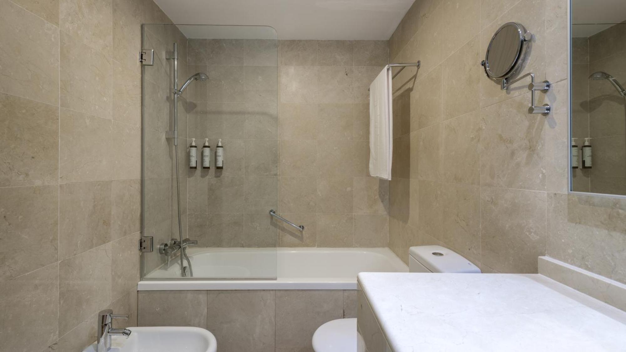 Habitación Estándar con vistas a la calle - 1 cama extragrande
