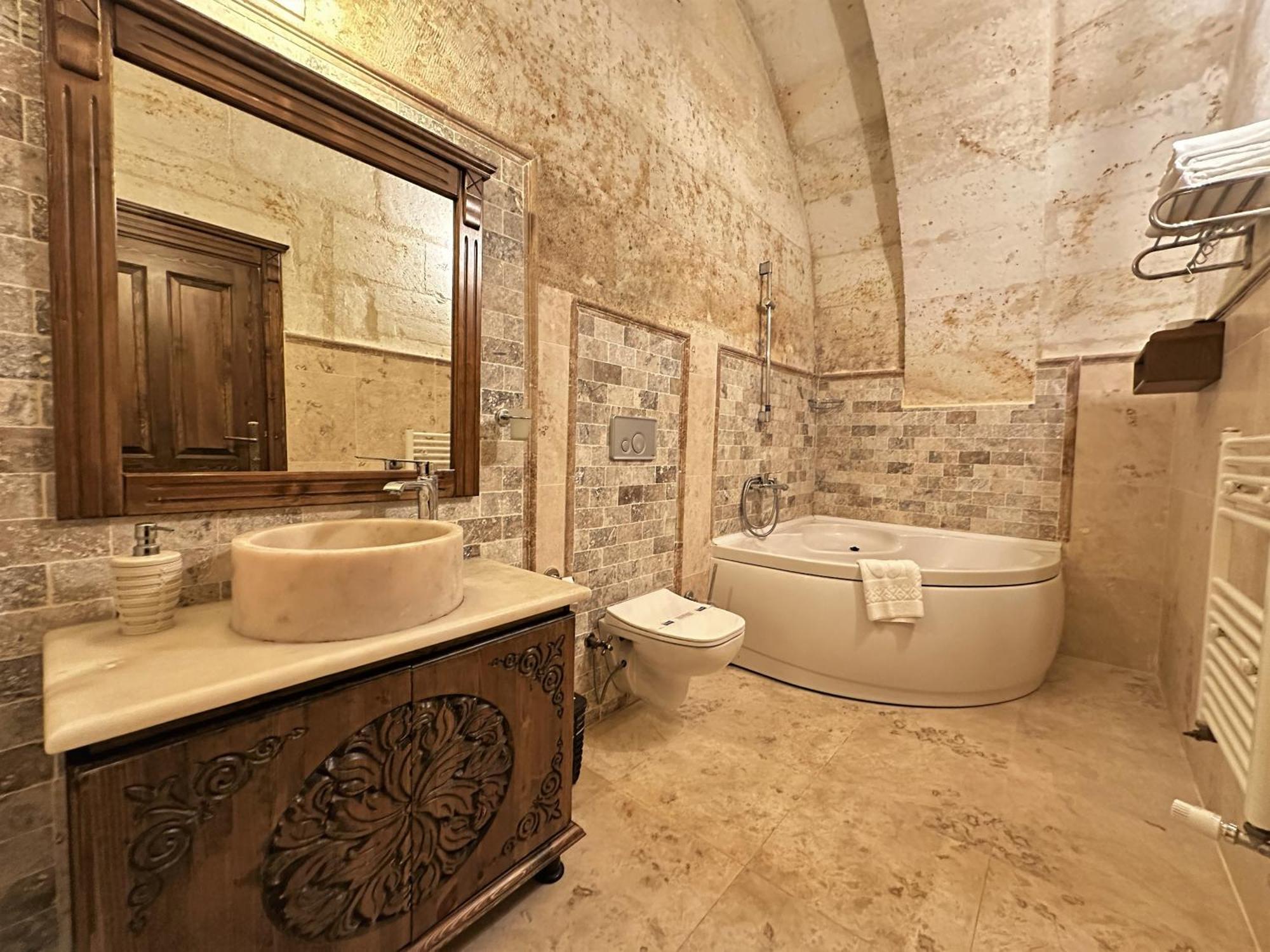 Deluxe Room,1525774054:JPEG