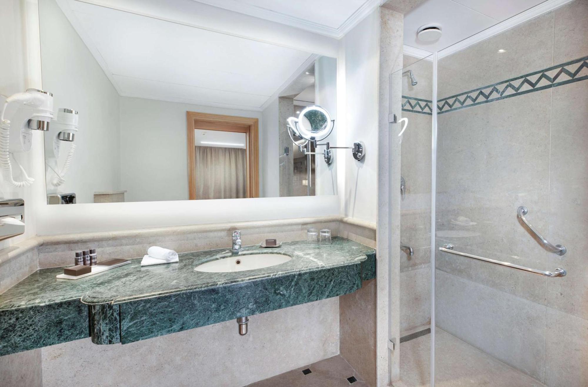 Classic Room City View