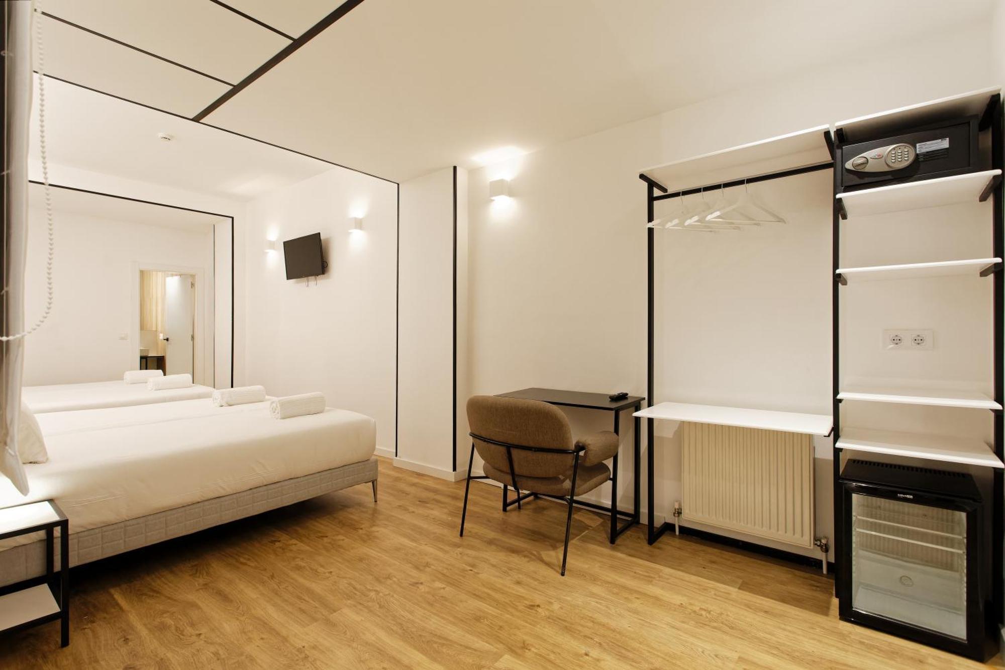 Interior Economy Quadruple Room