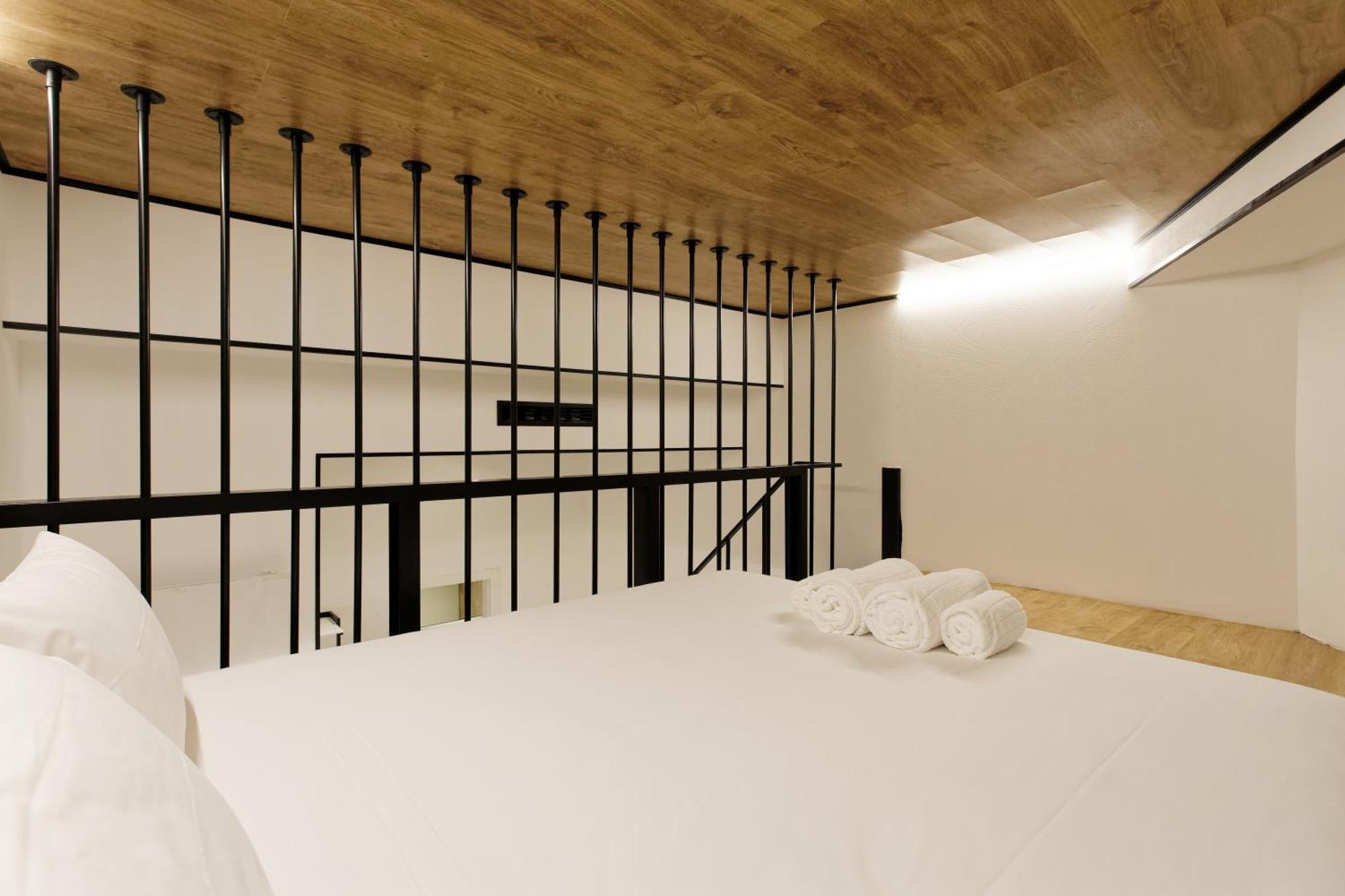 Duplex Quadruple Interior Room