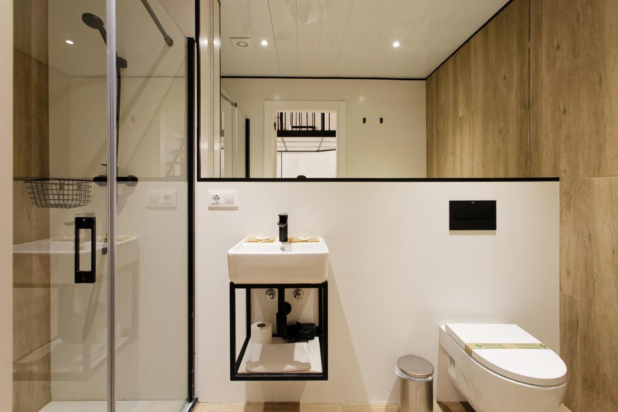 Duplex Quadruple Interior Room