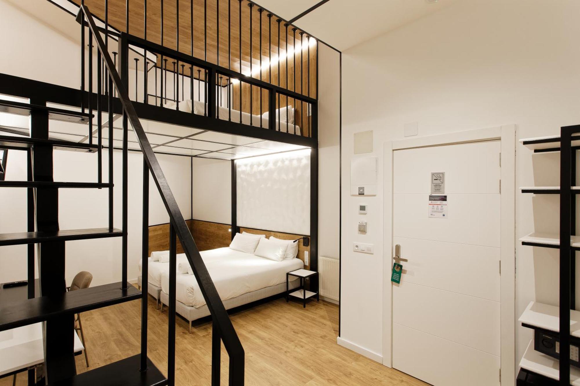 Duplex Quadruple Interior Room