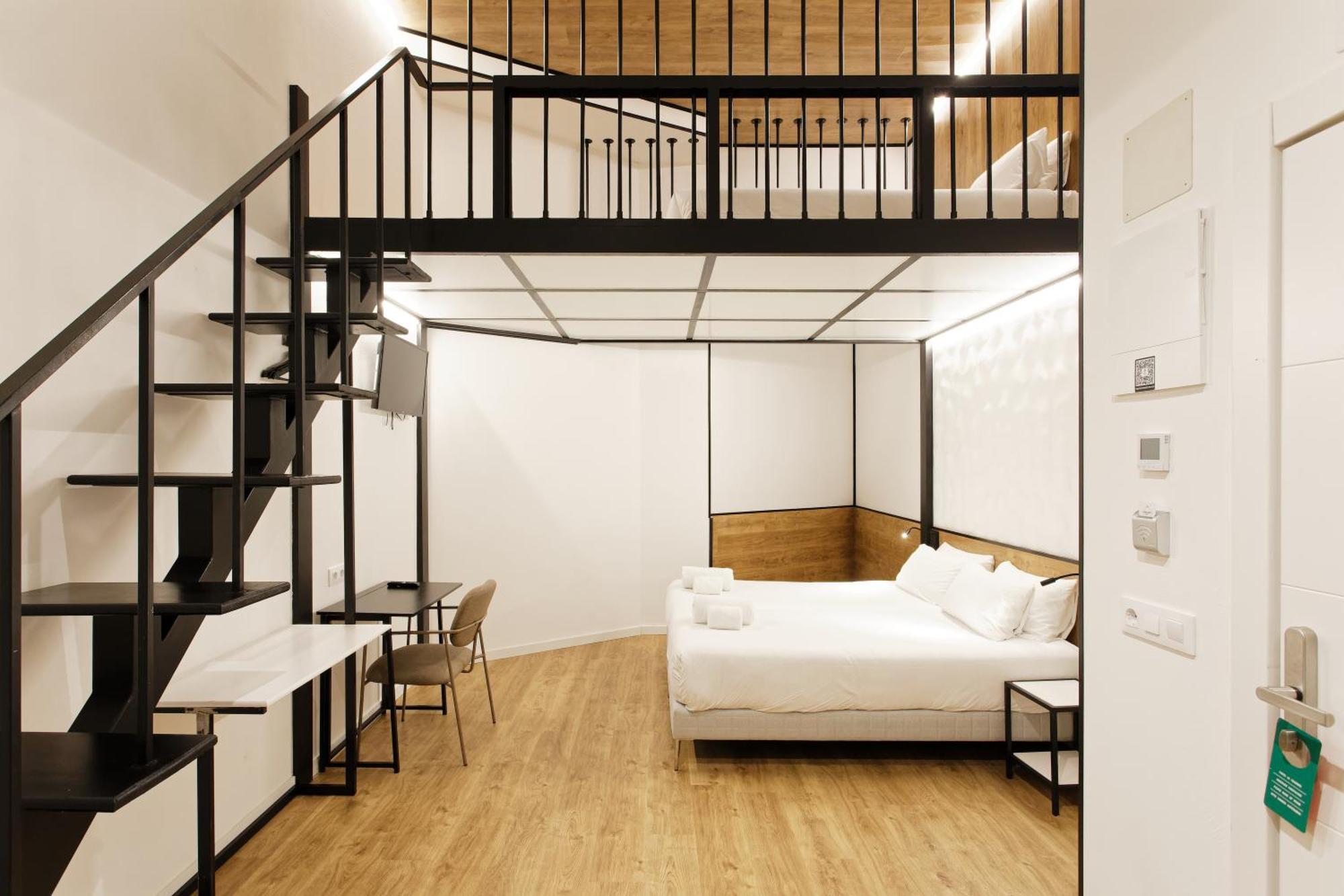 Duplex Quadruple Interior Room